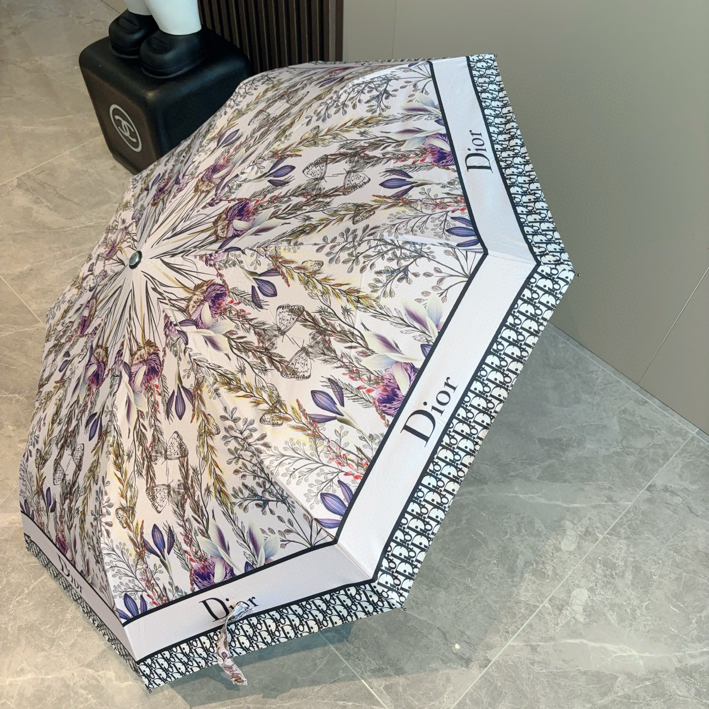  DIOR（迪奥）花穗 三折自动折叠晴雨伞  时尚原单代工品质 细节精致 看得见的品质 打破一成不变 色