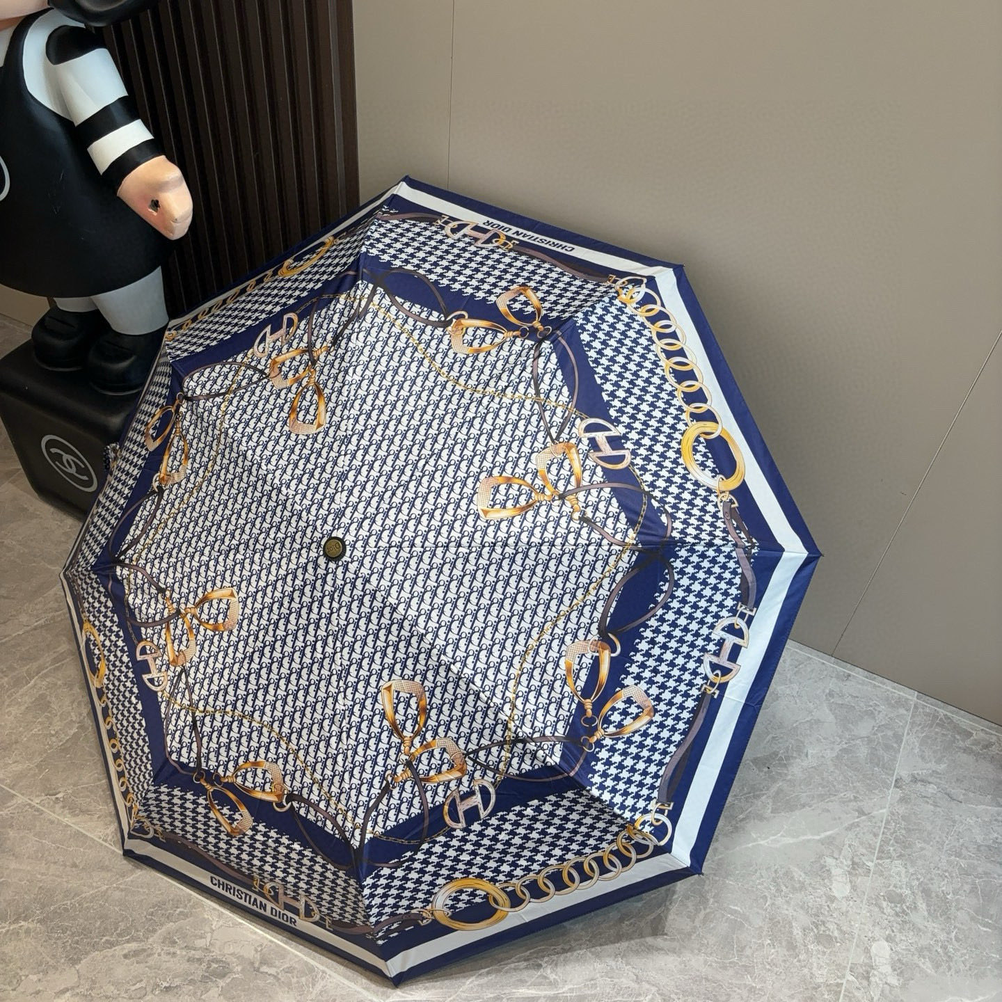  DIOR（迪奥）三折自动折叠晴雨伞  时尚原单代工品质 细节精致 看得见的品质 打破一成不变 色泽纯正
