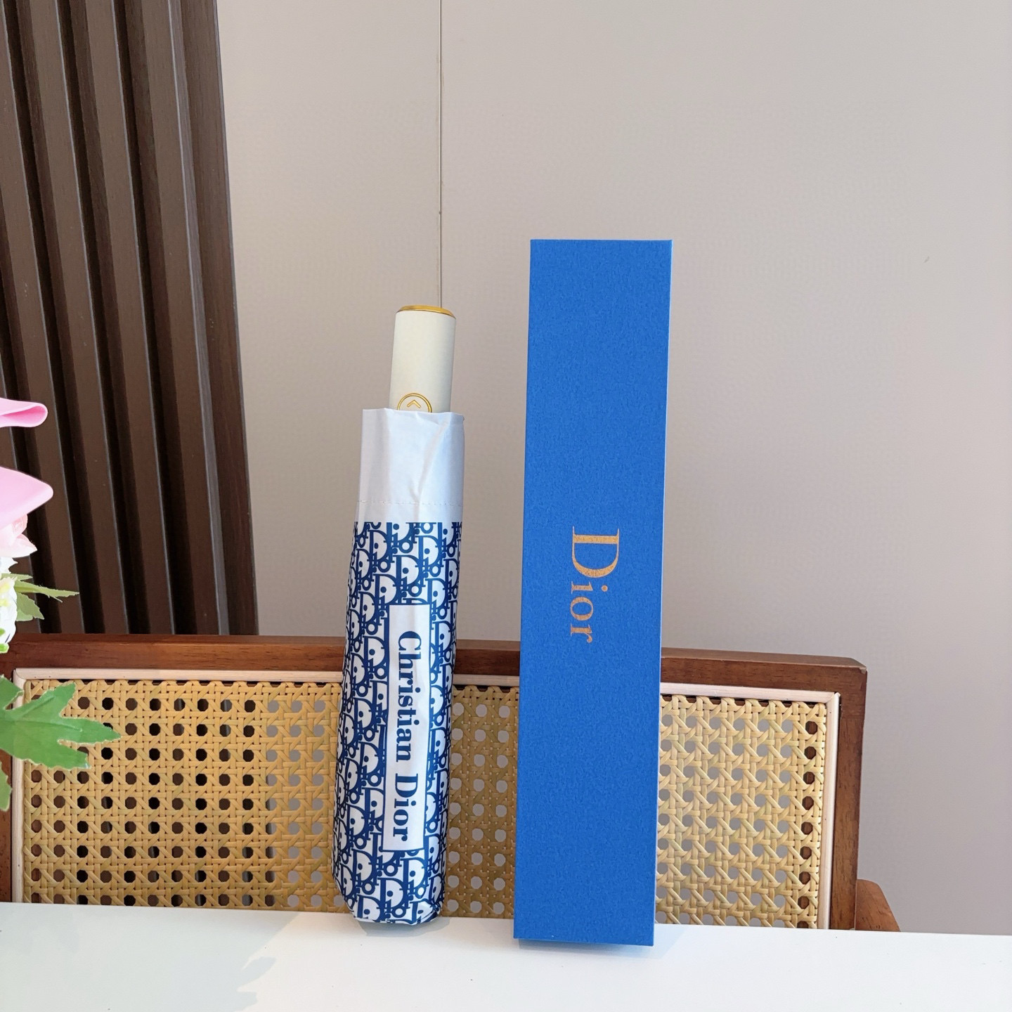  DIOR（迪奥）三折自动折叠晴雨伞  时尚原单代工品质 细节精致 看得见的品质 打破一成不变 色泽纯正