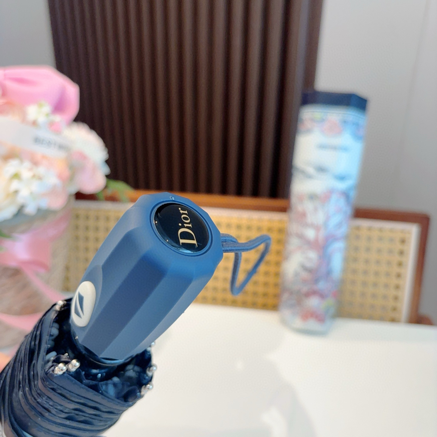  DIOR（迪奥）三折自动折叠晴雨伞  时尚原单代工品质 细节精致 看得见的品质 打破一成不变 色泽纯正