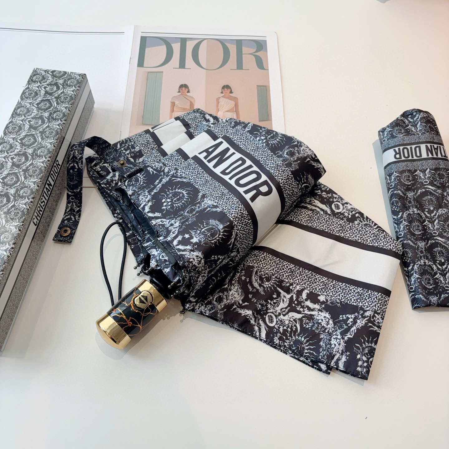  DIOR（迪奥）三折自动折叠晴雨伞  时尚原单代工品质 细节精致 看得见的品质 打破一成不变 色泽纯正