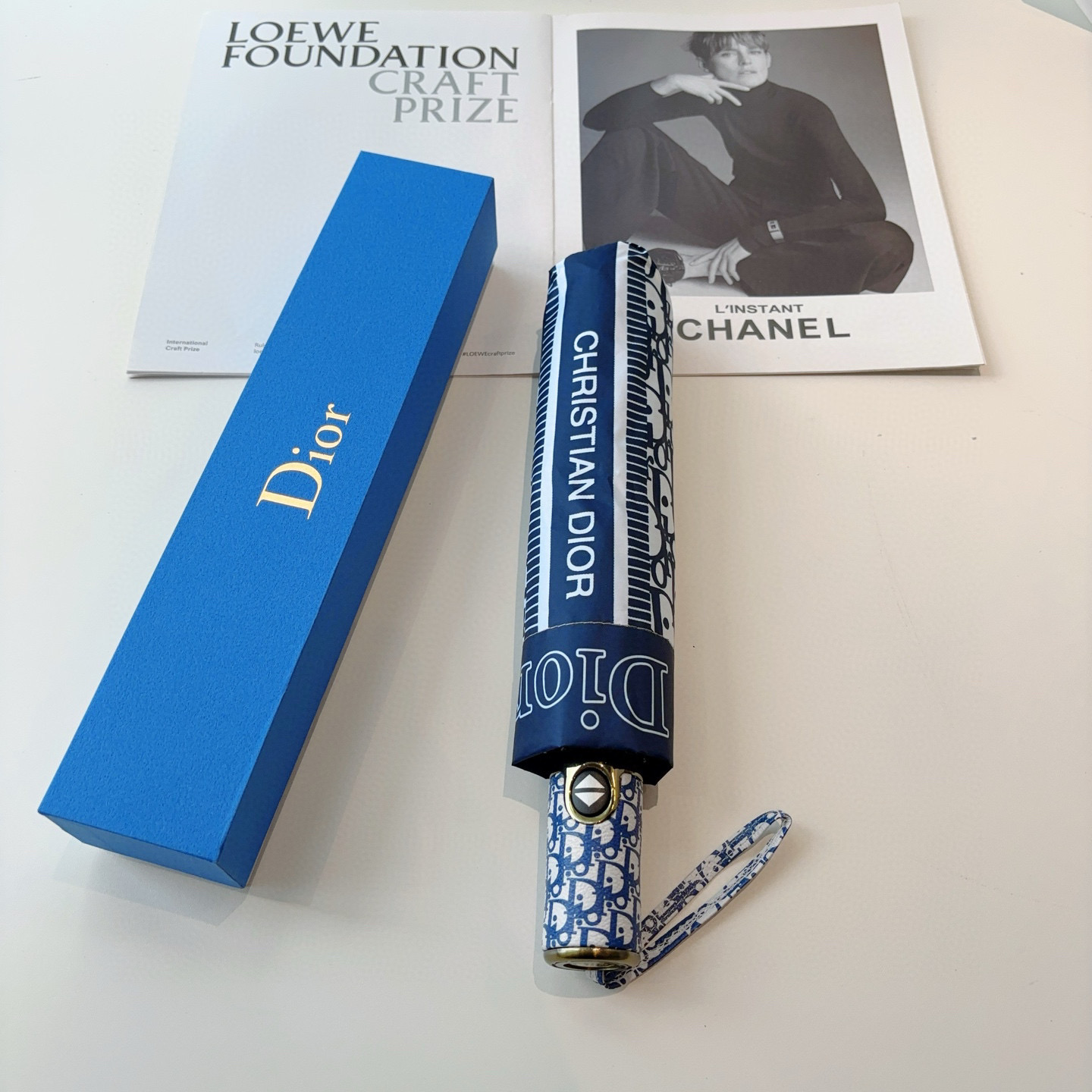  DIOR（迪奥）三折自动折叠晴雨伞  时尚原单代工品质 细节精致 看得见的品质 打破一成不变 色泽纯正