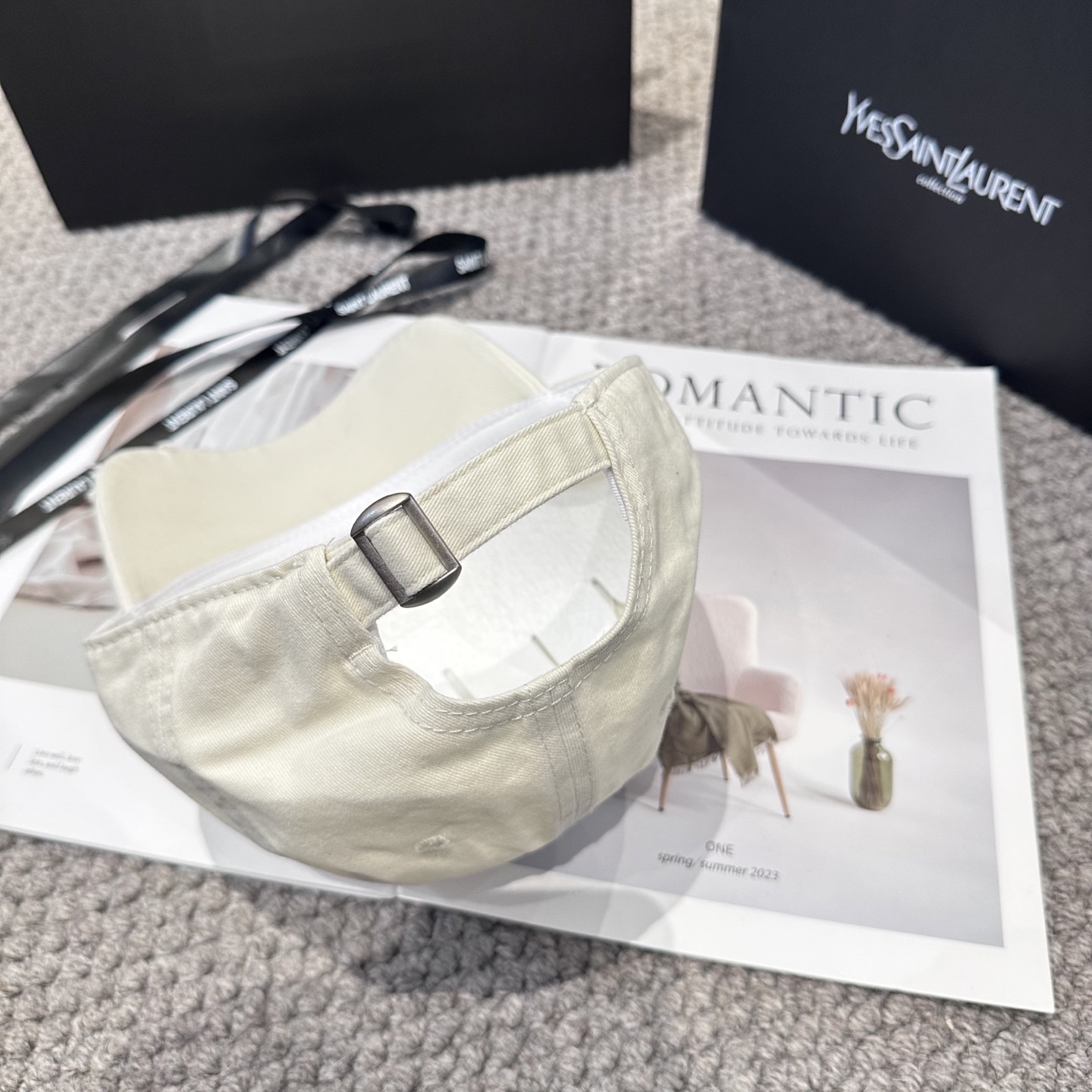  YSL圣罗兰 字母刺绣棒球帽|韩系风
一款简单休闲风的棒球帽
是牛仔的款式 减龄百搭 适配度很高！
简