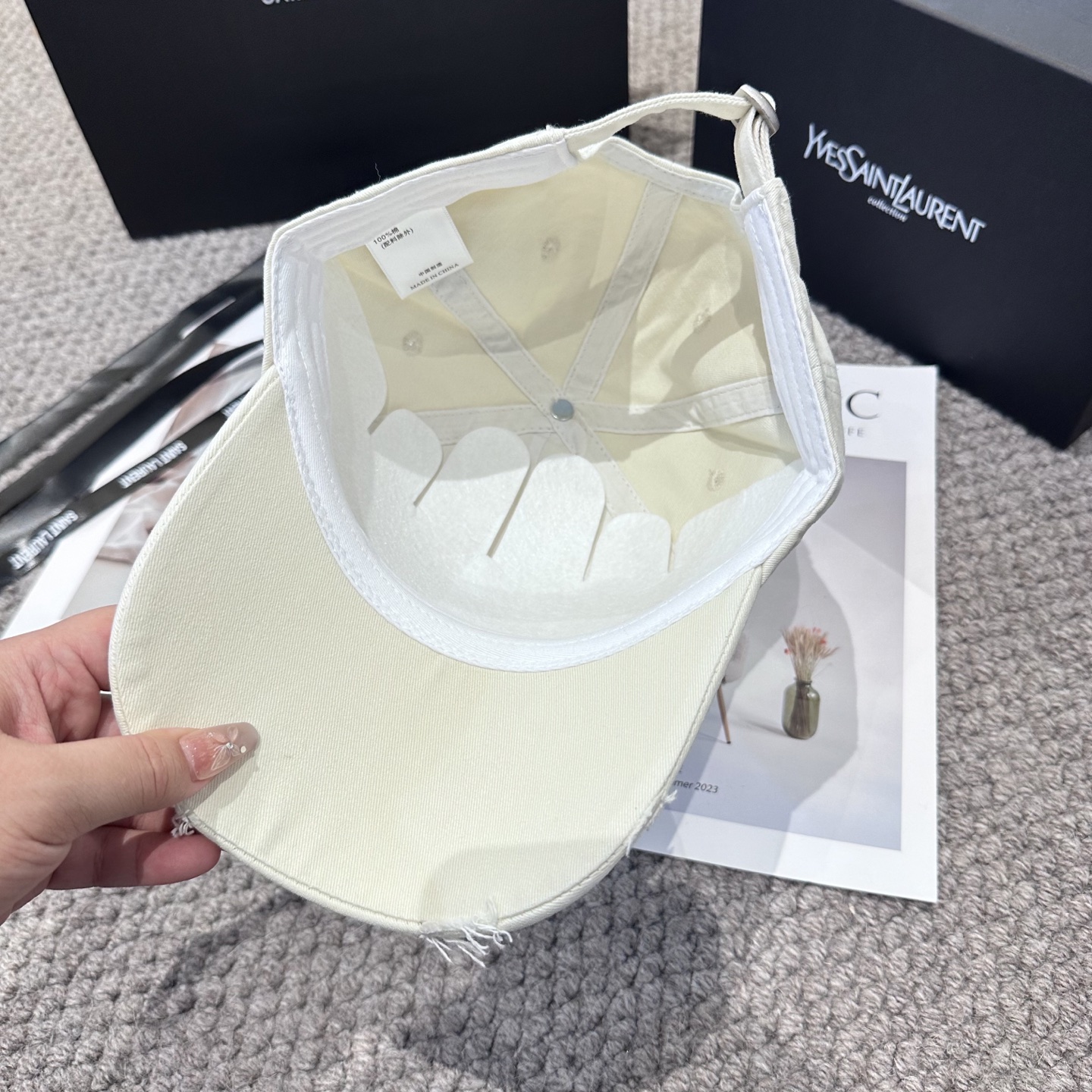  YSL圣罗兰 字母刺绣棒球帽|韩系风
一款简单休闲风的棒球帽
是牛仔的款式 减龄百搭 适配度很高！
简