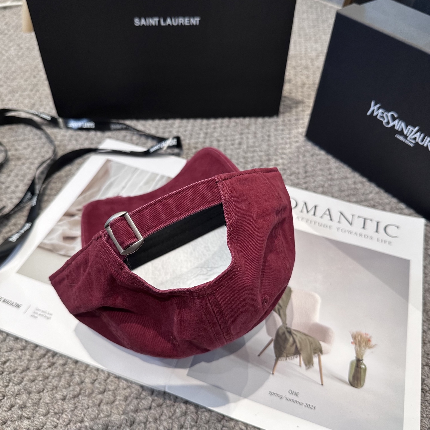  YSL圣罗兰 字母刺绣棒球帽|韩系风
一款简单休闲风的棒球帽
是牛仔的款式 减龄百搭 适配度很高！
简