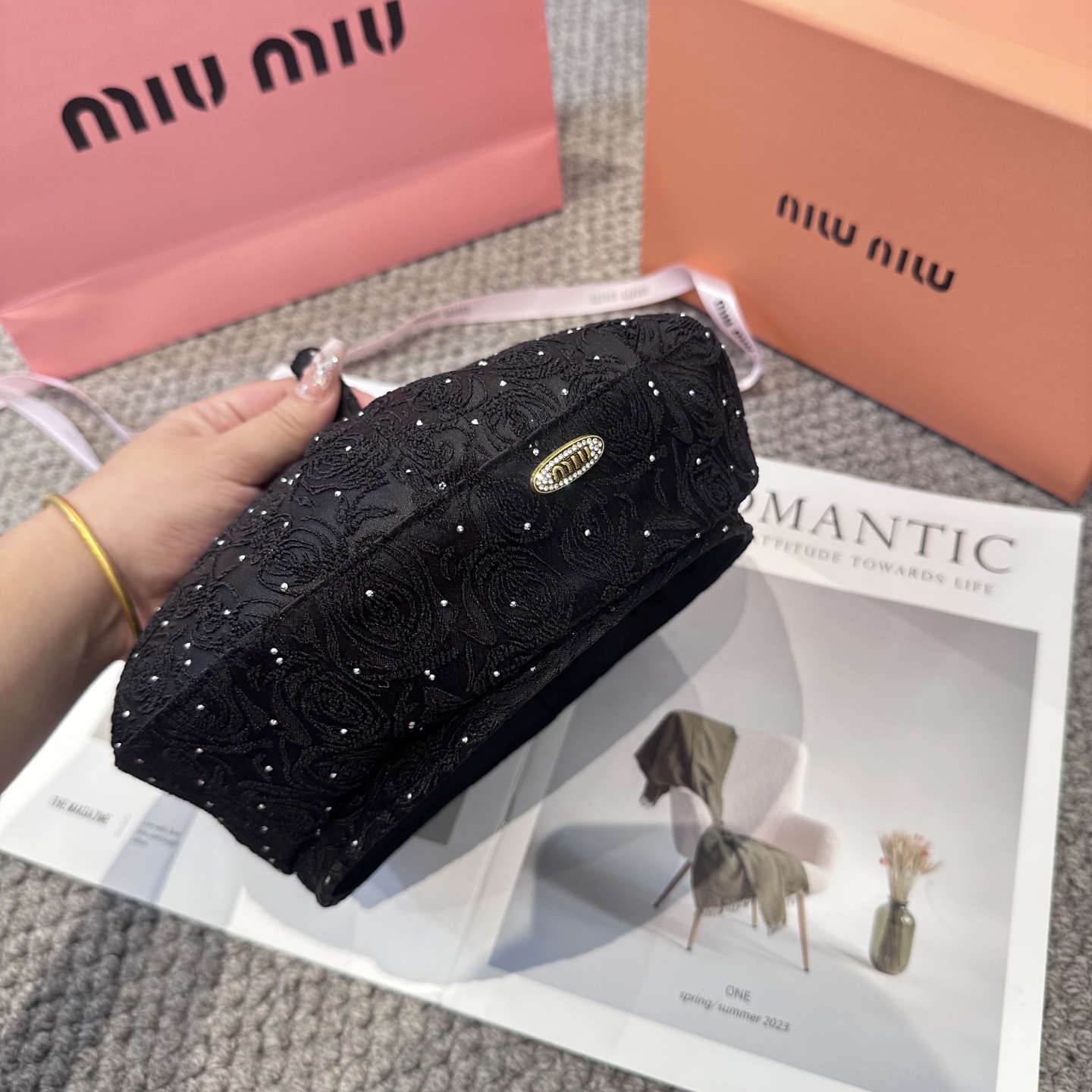 💰110 缪缪miumiu字母水钻贝雷帽女春秋款钩针定型画家帽薄款帽子显脸小