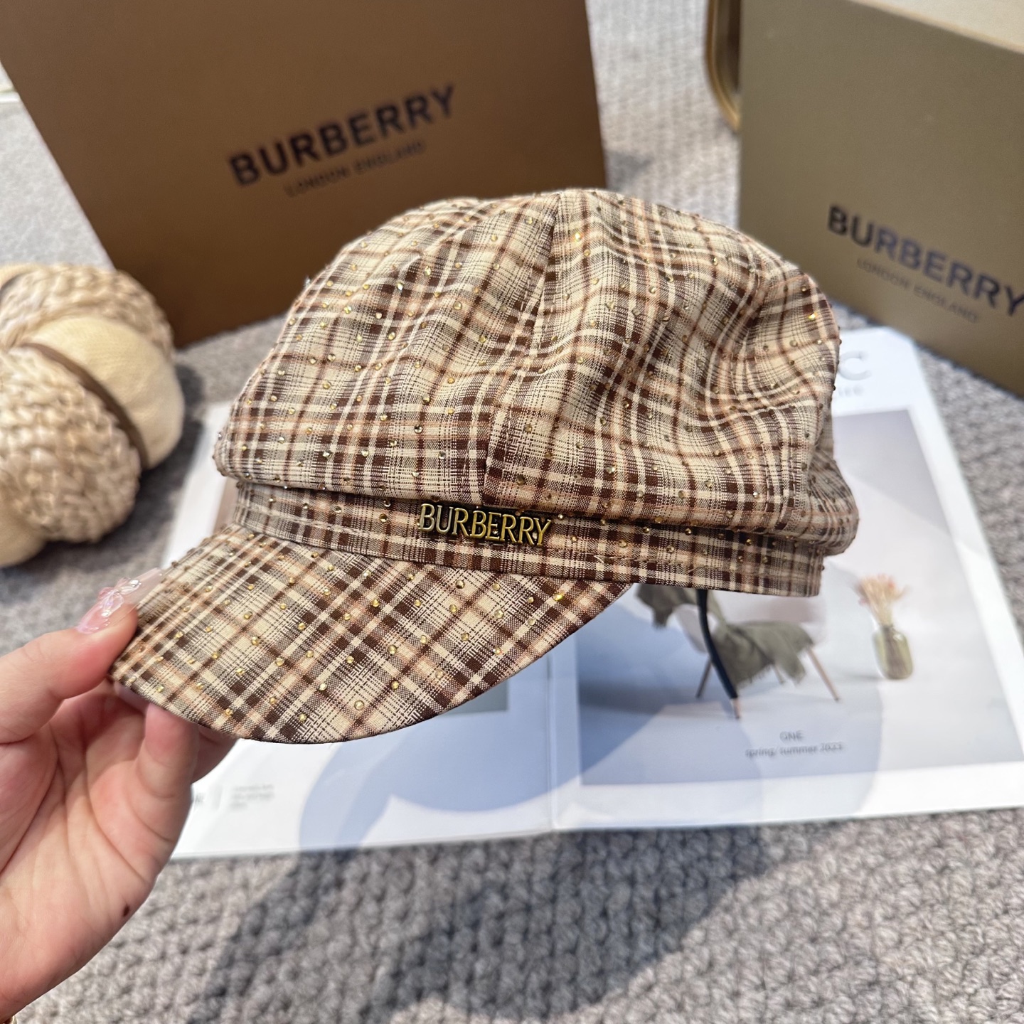  BURBERRY（巴宝莉）新款格纹八角帽。大牌高级十感足！简约尚时风，男女同款！高质品，尊享品质感！