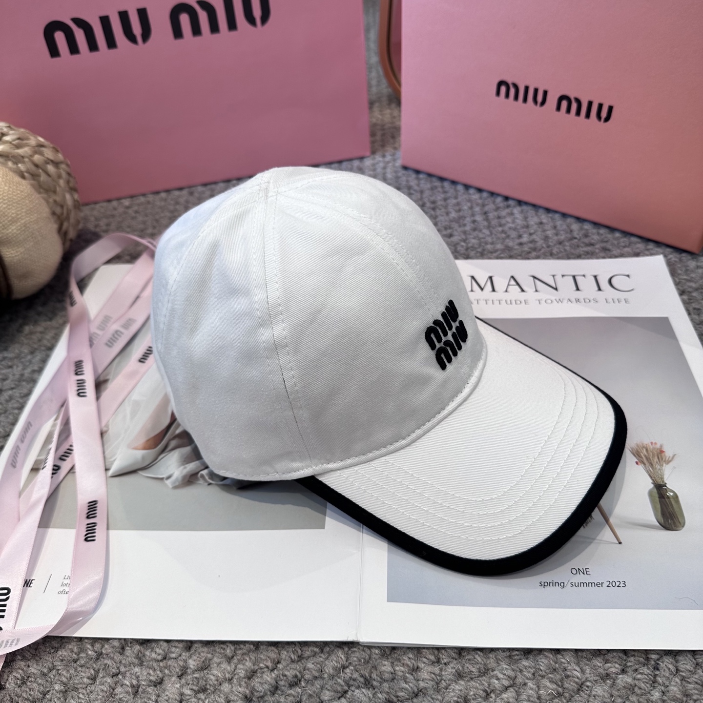   谬谬miumiu 原单 新款棒球帽，正品开模订制，原版做工细致质量超赞！6色