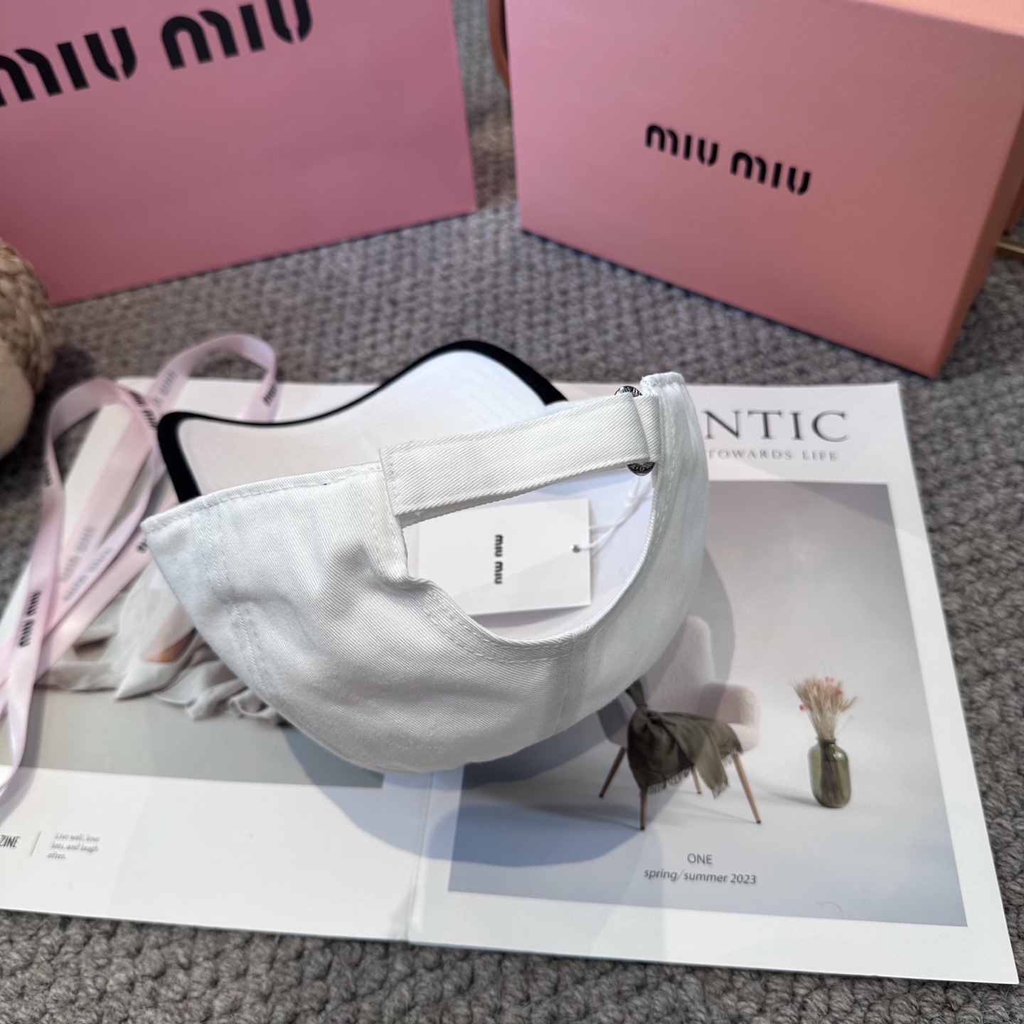   谬谬miumiu 原单 新款棒球帽，正品开模订制，原版做工细致质量超赞！6色