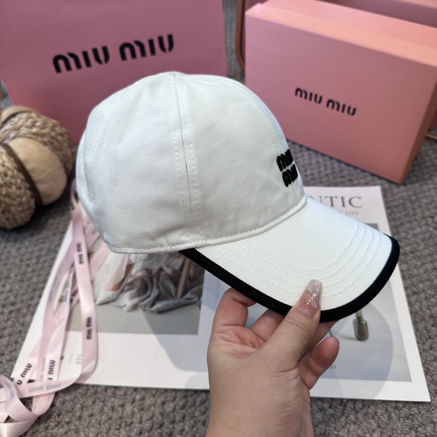   谬谬miumiu 原单 新款棒球帽，正品开模订制，原版做工细致质量超赞！6色