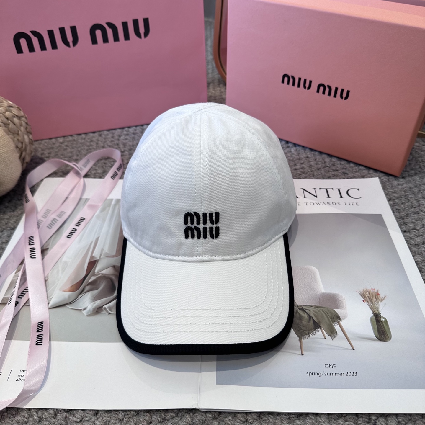   谬谬miumiu 原单 新款棒球帽，正品开模订制，原版做工细致质量超赞！6色