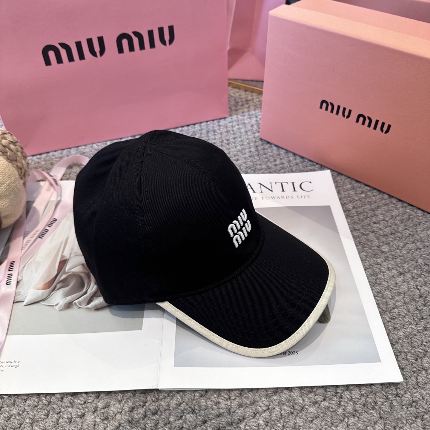   谬谬miumiu 原单 新款棒球帽，正品开模订制，原版做工细致质量超赞！6色