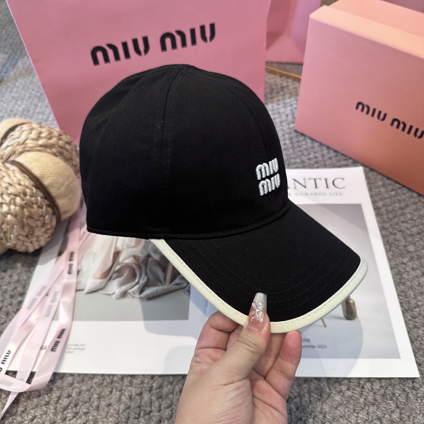   谬谬miumiu 原单 新款棒球帽，正品开模订制，原版做工细致质量超赞！6色