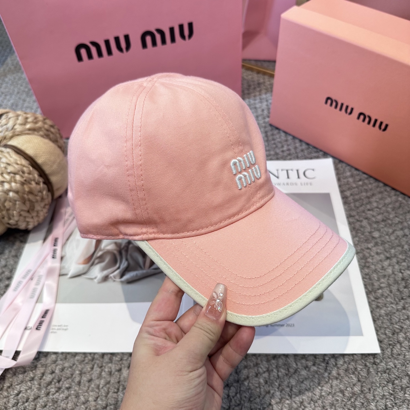   谬谬miumiu 原单 新款棒球帽，正品开模订制，原版做工细致质量超赞！6色