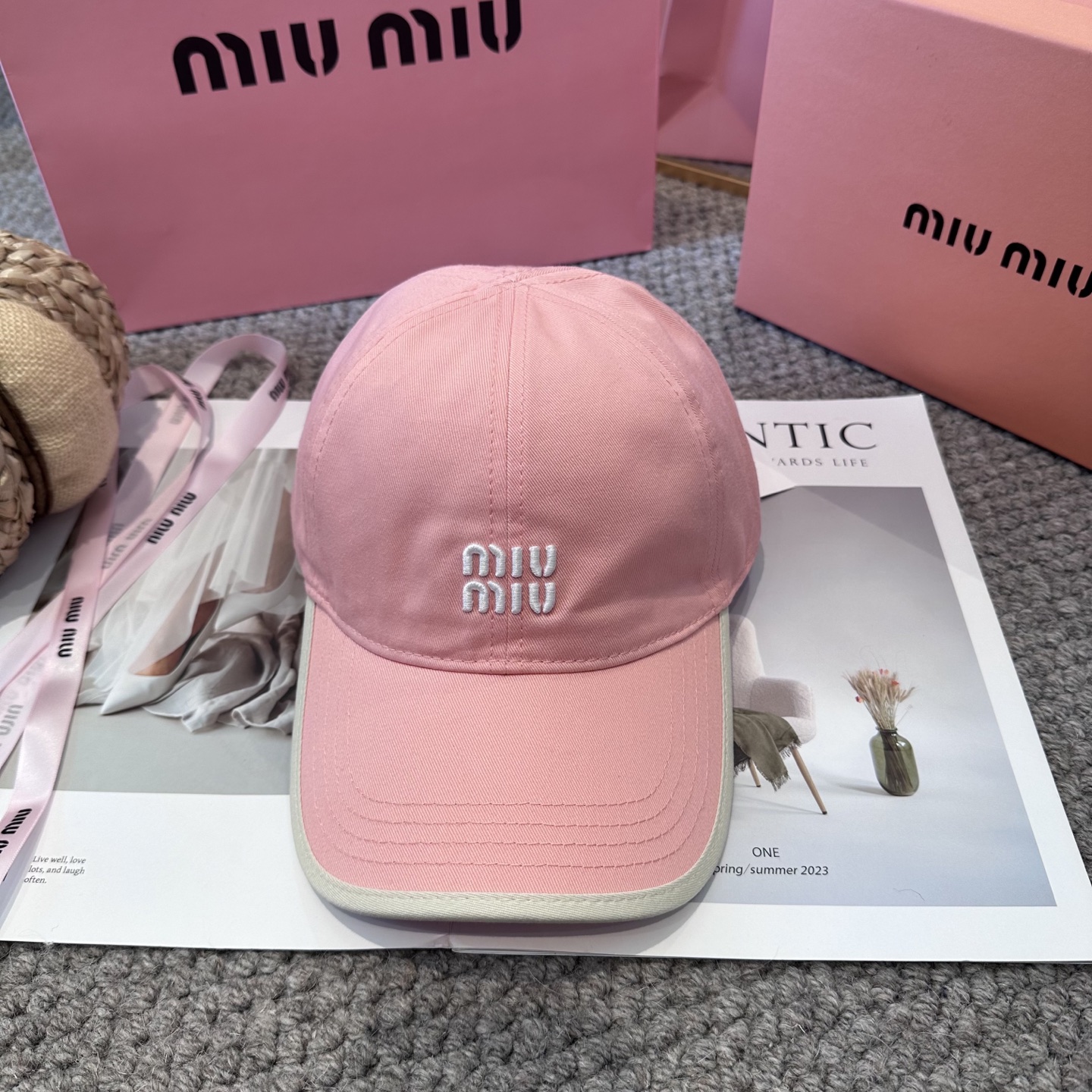   谬谬miumiu 原单 新款棒球帽，正品开模订制，原版做工细致质量超赞！6色