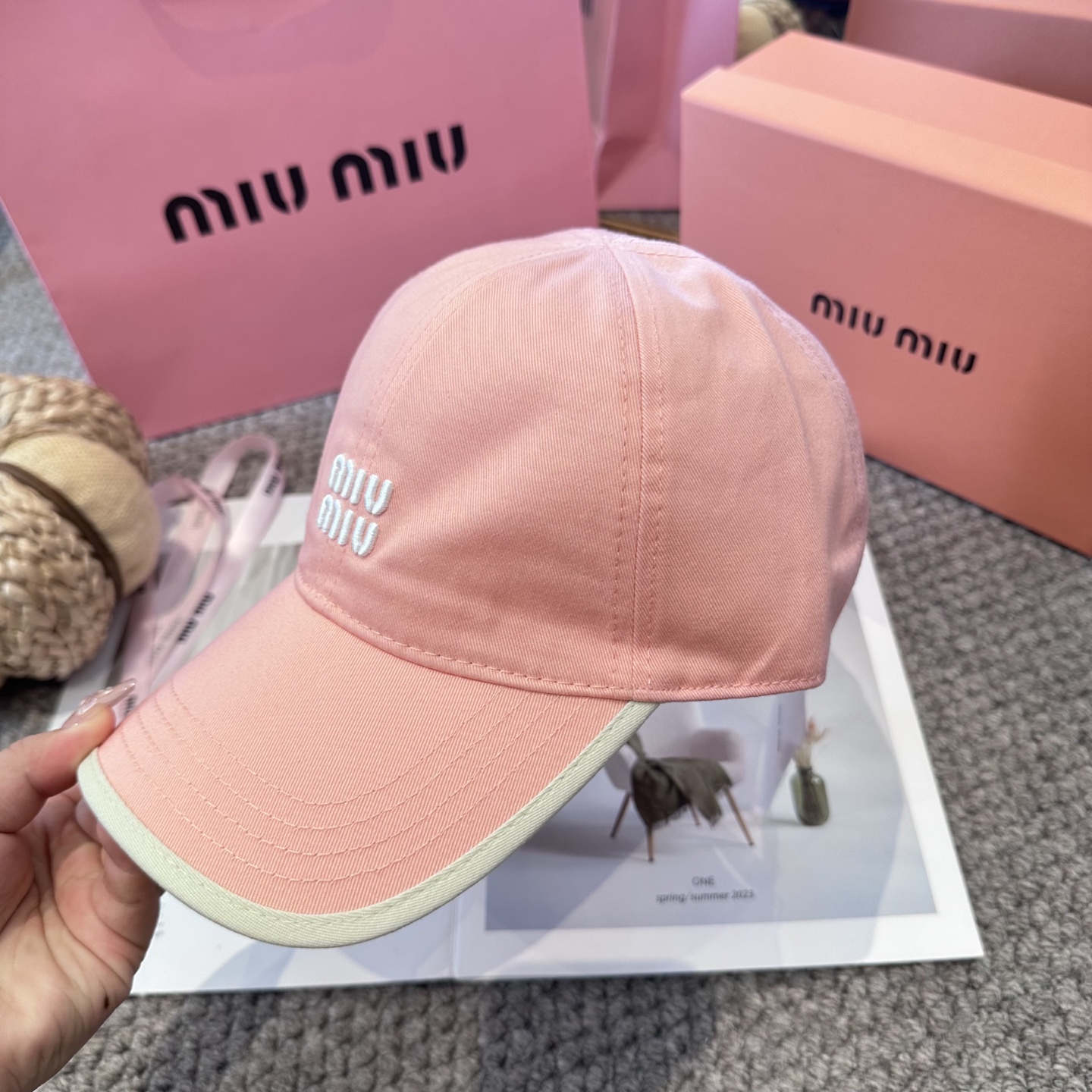   谬谬miumiu 原单 新款棒球帽，正品开模订制，原版做工细致质量超赞！6色