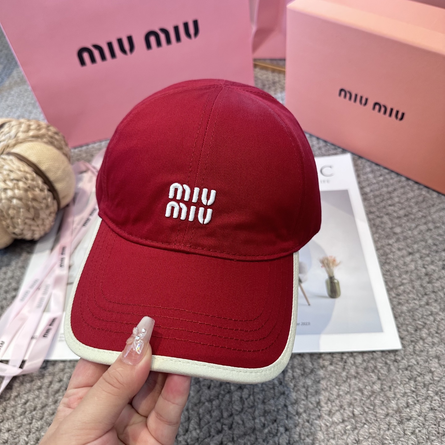   谬谬miumiu 原单 新款棒球帽，正品开模订制，原版做工细致质量超赞！6色