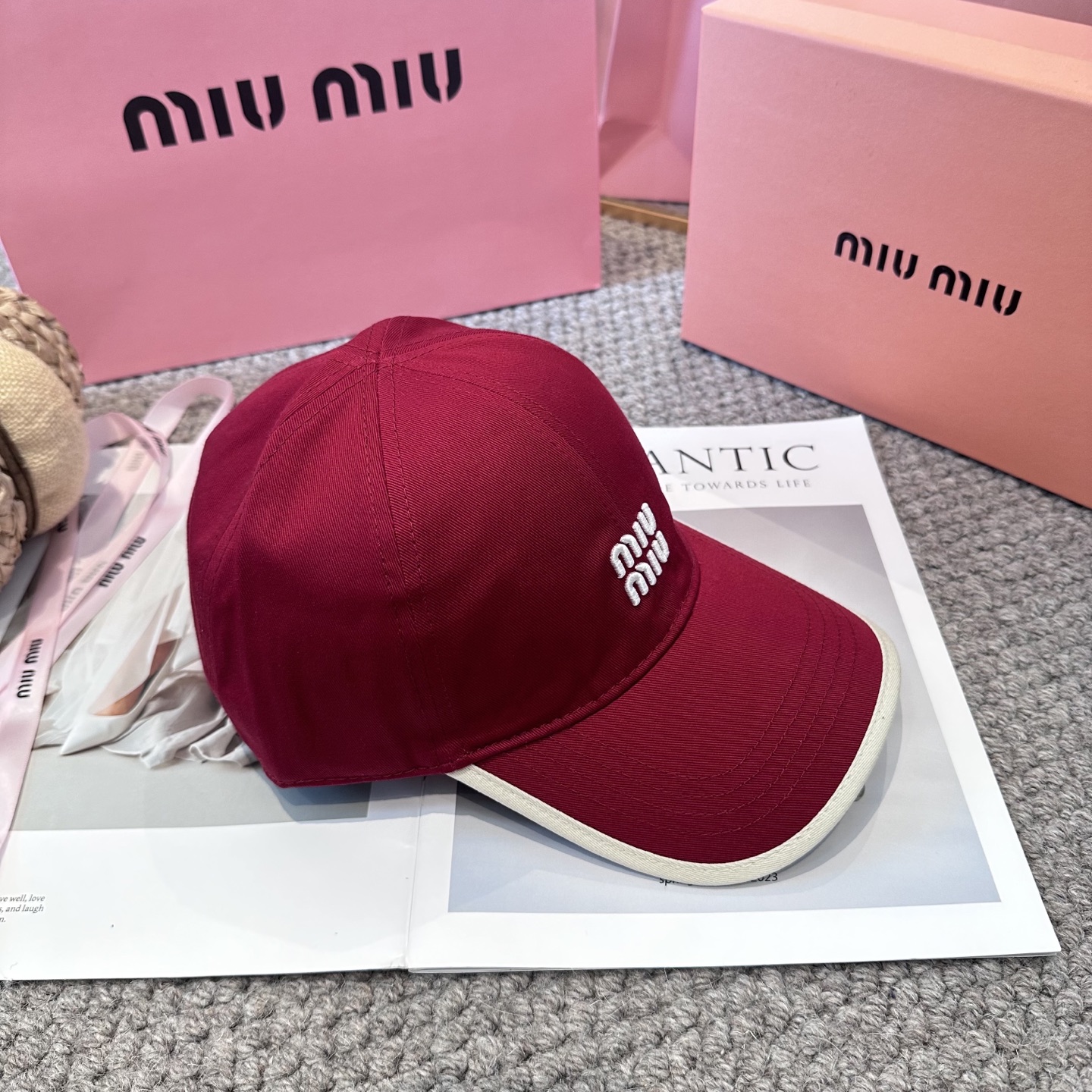   谬谬miumiu 原单 新款棒球帽，正品开模订制，原版做工细致质量超赞！6色