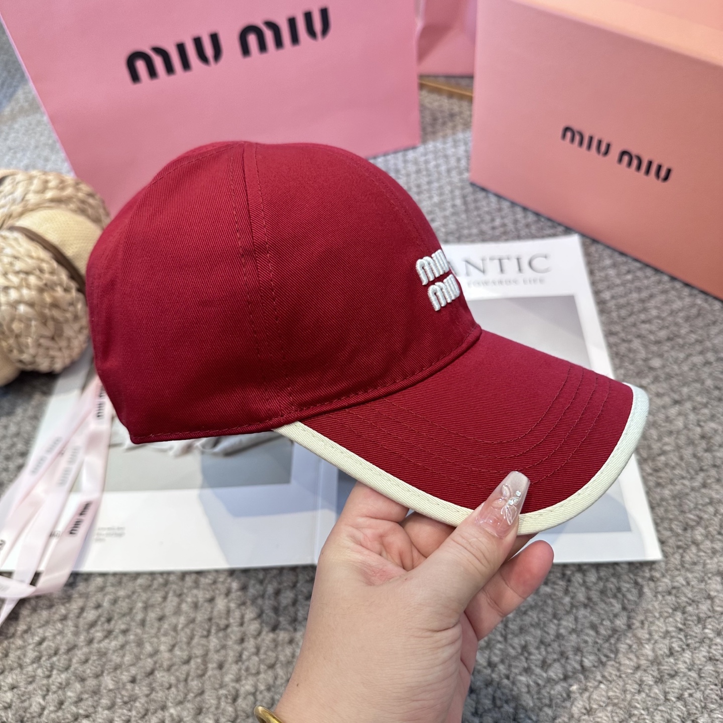   谬谬miumiu 原单 新款棒球帽，正品开模订制，原版做工细致质量超赞！6色