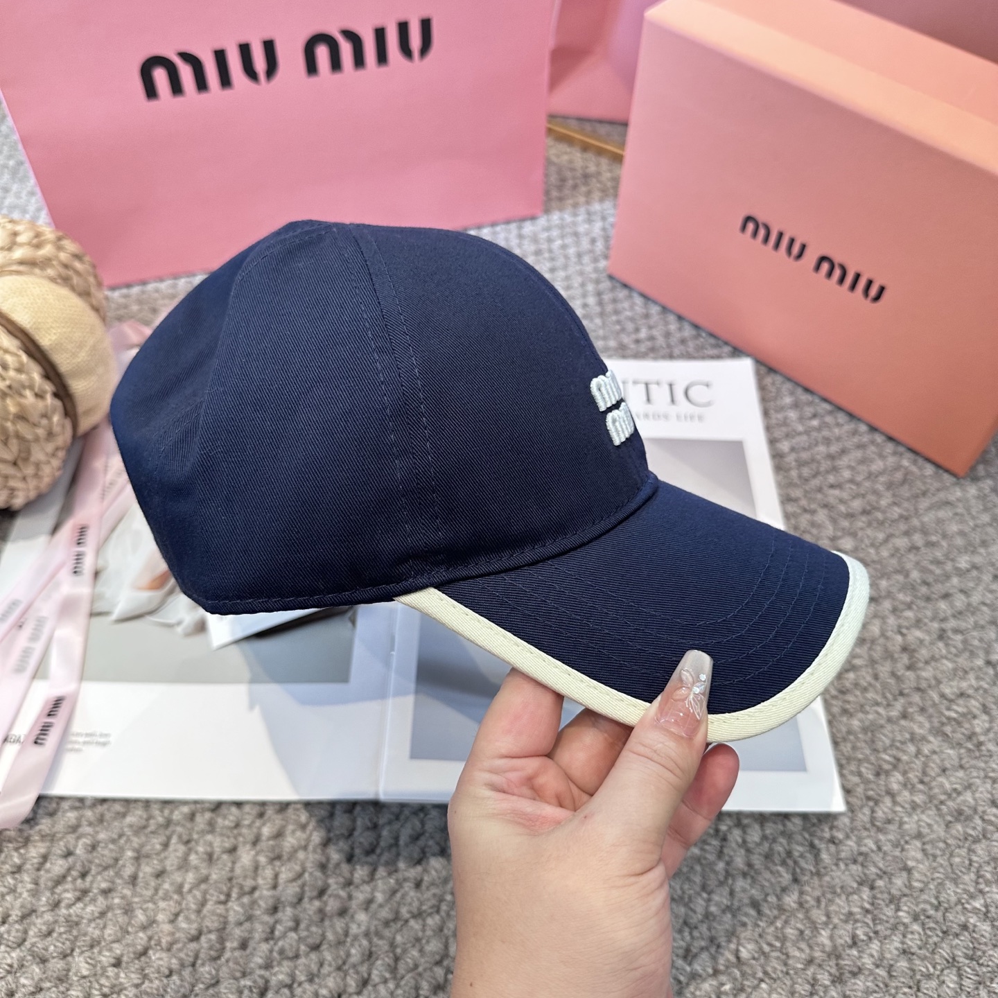   谬谬miumiu 原单 新款棒球帽，正品开模订制，原版做工细致质量超赞！6色