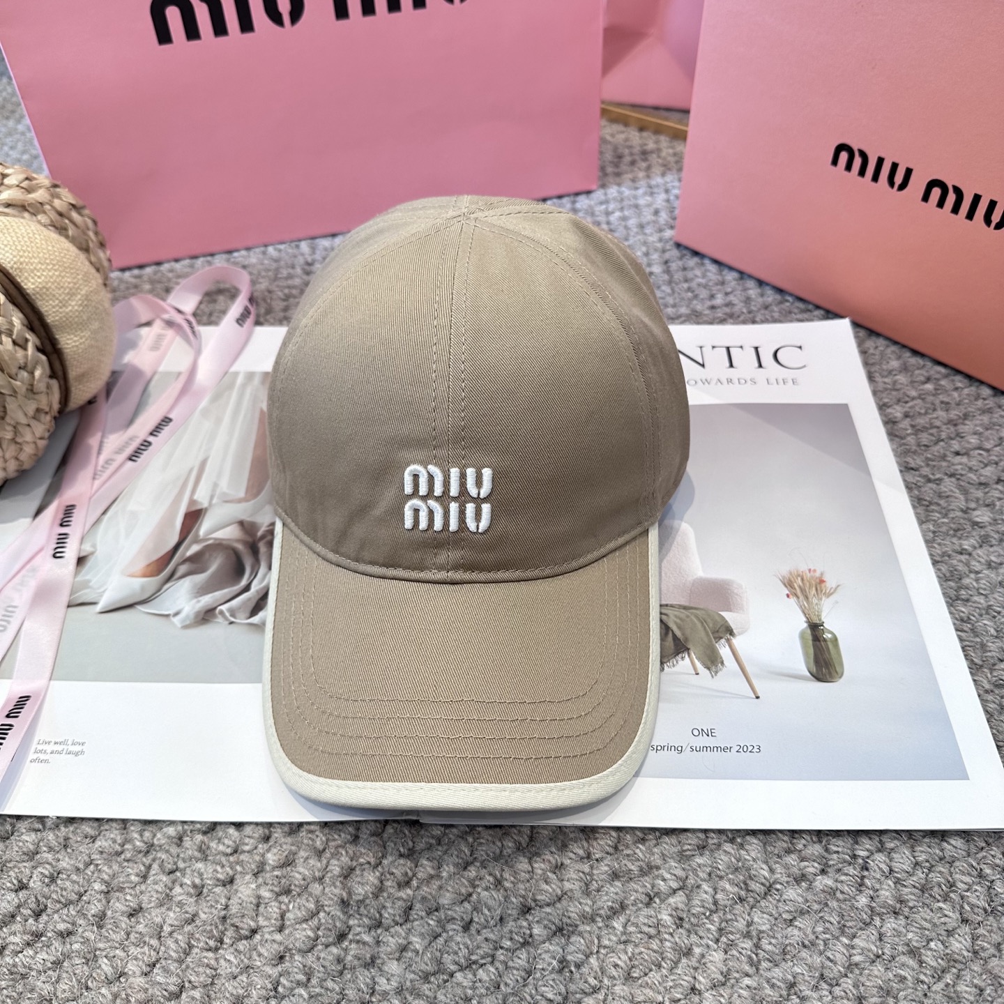   谬谬miumiu 原单 新款棒球帽，正品开模订制，原版做工细致质量超赞！6色