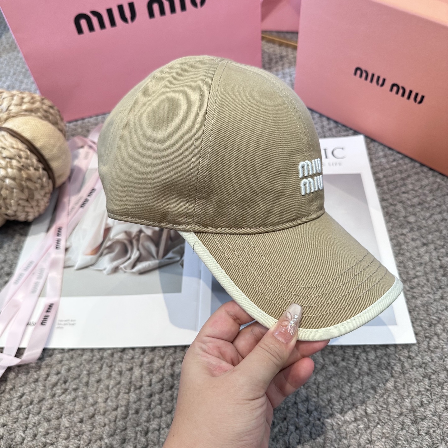   谬谬miumiu 原单 新款棒球帽，正品开模订制，原版做工细致质量超赞！6色