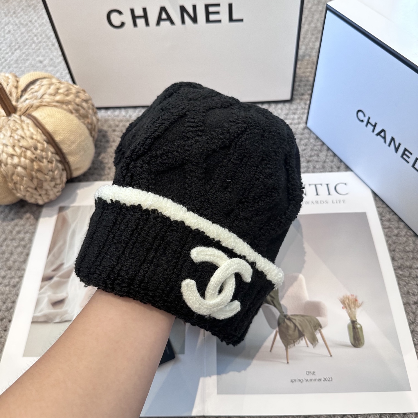  Chanel官网品质香奈儿秋冬网红时尚博主推荐款毛线帽，小红书爆款，手感超柔软舒适的针织线帽，弹性极佳