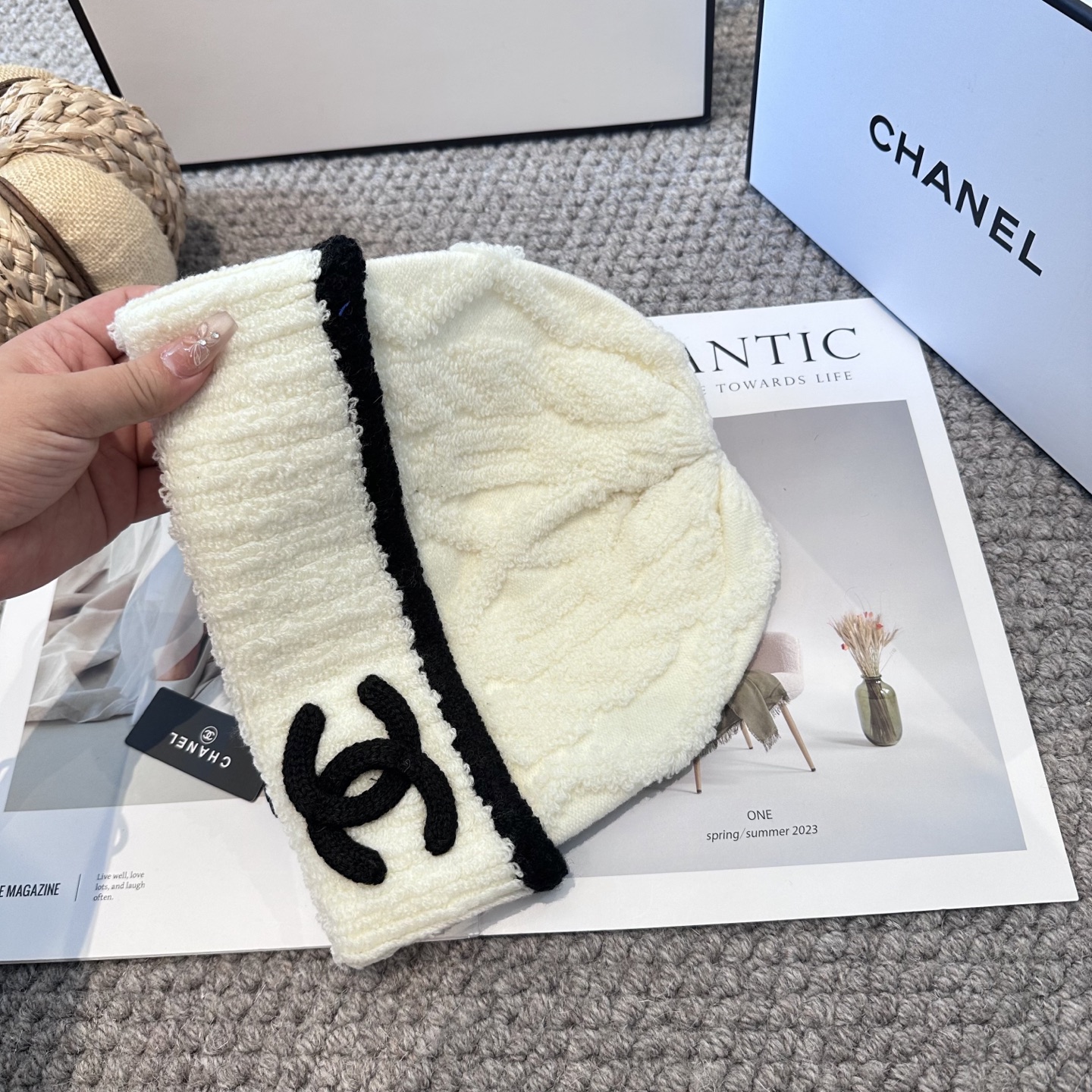  Chanel官网品质香奈儿秋冬网红时尚博主推荐款毛线帽，小红书爆款，手感超柔软舒适的针织线帽，弹性极佳