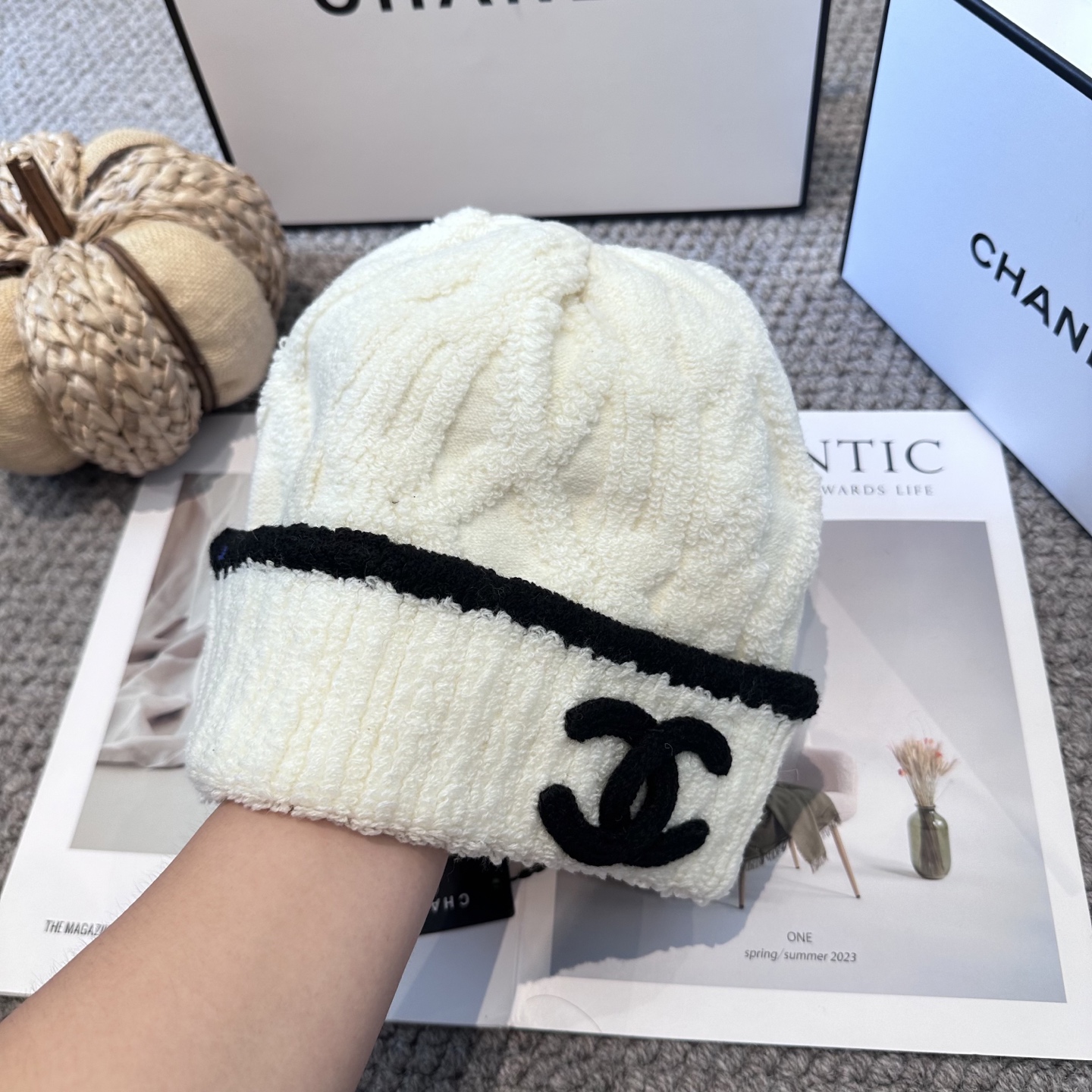  Chanel官网品质香奈儿秋冬网红时尚博主推荐款毛线帽，小红书爆款，手感超柔软舒适的针织线帽，弹性极佳