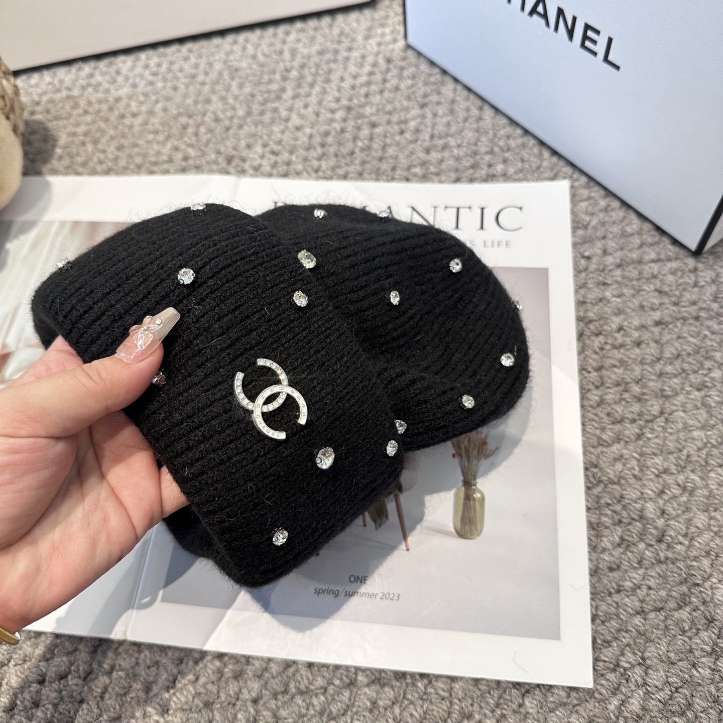  Chanel官网品质香奈儿秋冬网红时尚博主推荐款毛线帽，小红书爆款，手感超柔软舒适的针织线帽，弹性极佳