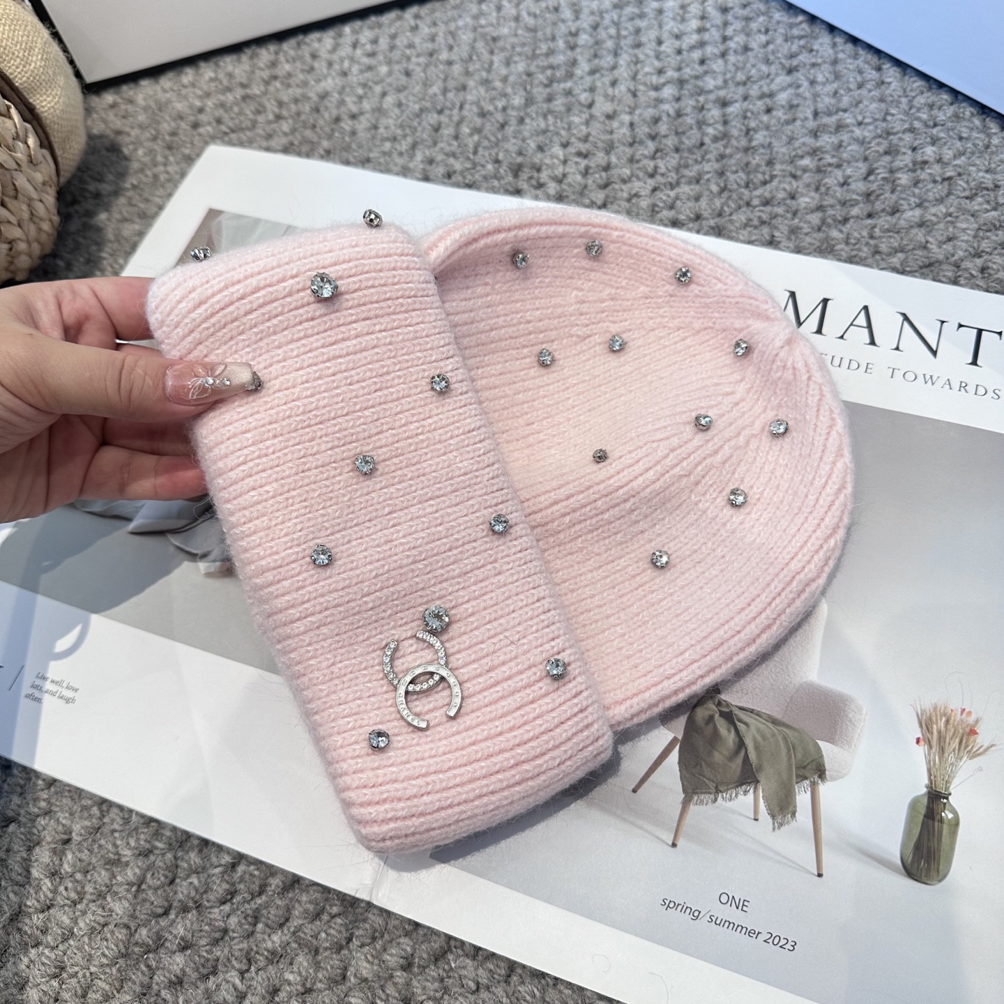  Chanel官网品质香奈儿秋冬网红时尚博主推荐款毛线帽，小红书爆款，手感超柔软舒适的针织线帽，弹性极佳