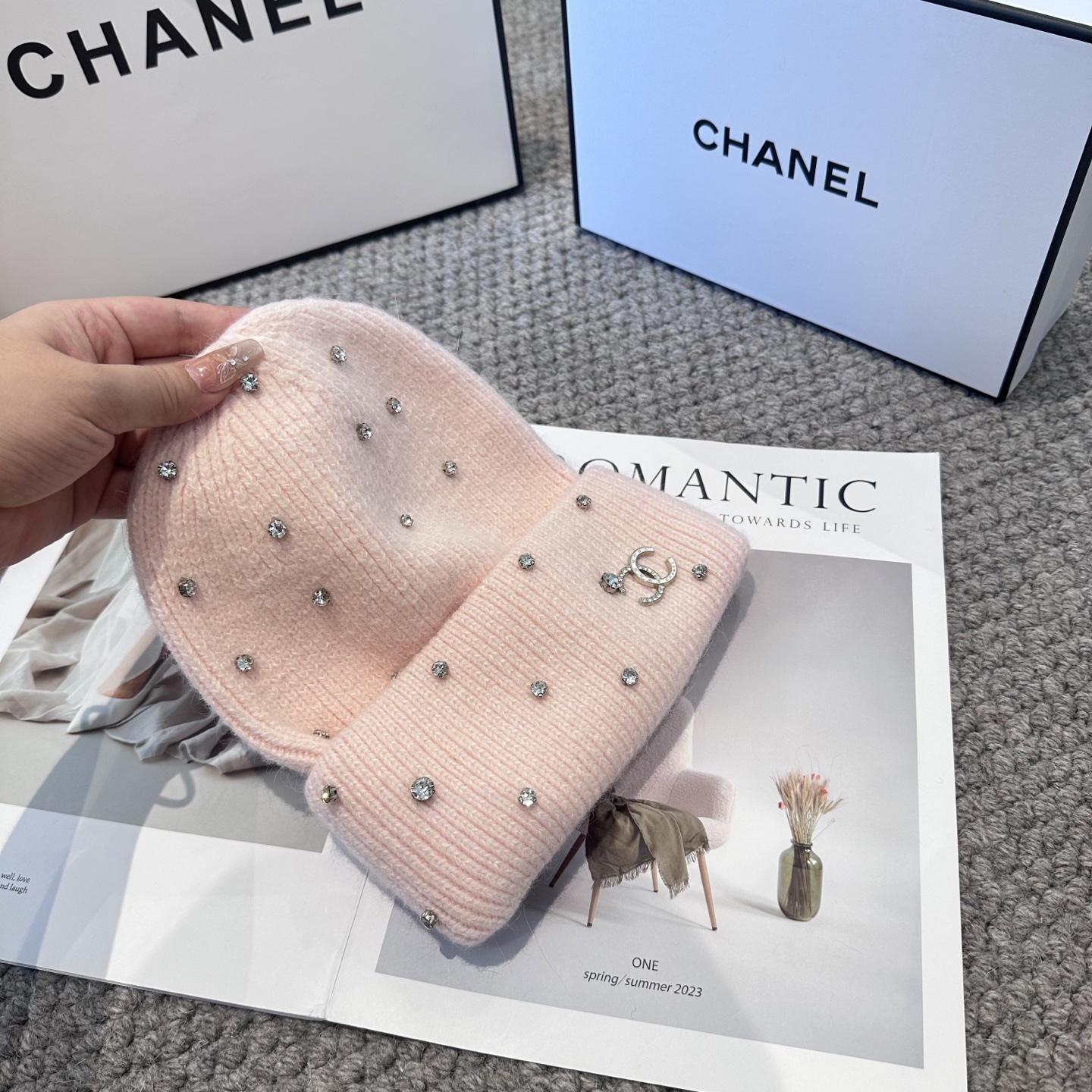  Chanel官网品质香奈儿秋冬网红时尚博主推荐款毛线帽，小红书爆款，手感超柔软舒适的针织线帽，弹性极佳