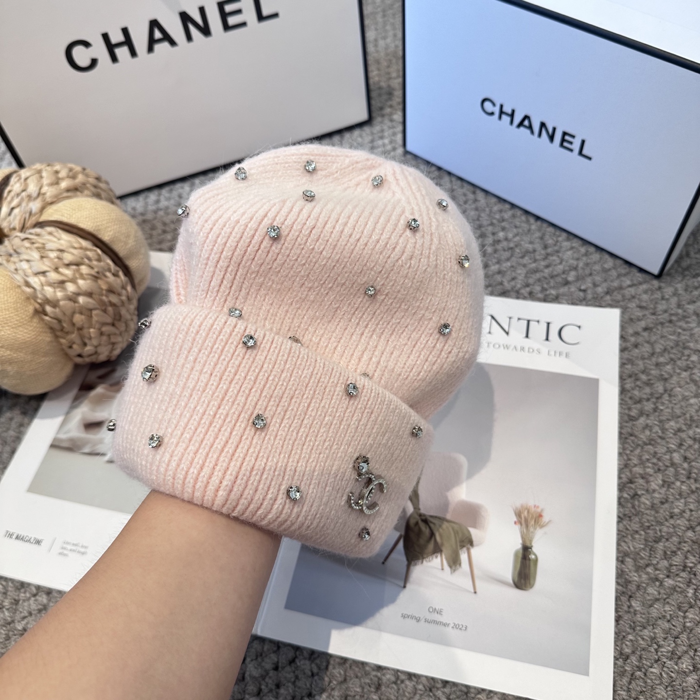  Chanel官网品质香奈儿秋冬网红时尚博主推荐款毛线帽，小红书爆款，手感超柔软舒适的针织线帽，弹性极佳