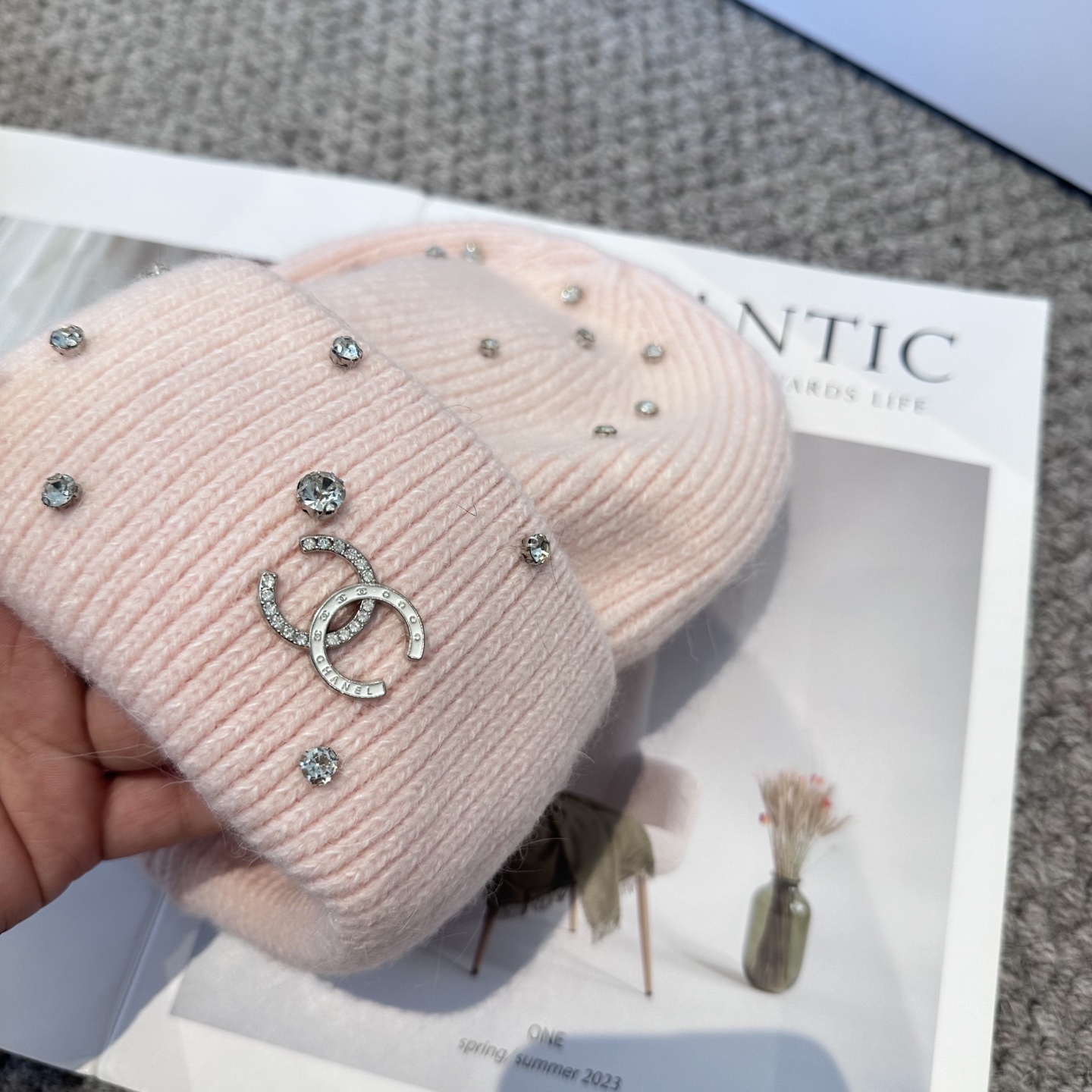  Chanel官网品质香奈儿秋冬网红时尚博主推荐款毛线帽，小红书爆款，手感超柔软舒适的针织线帽，弹性极佳