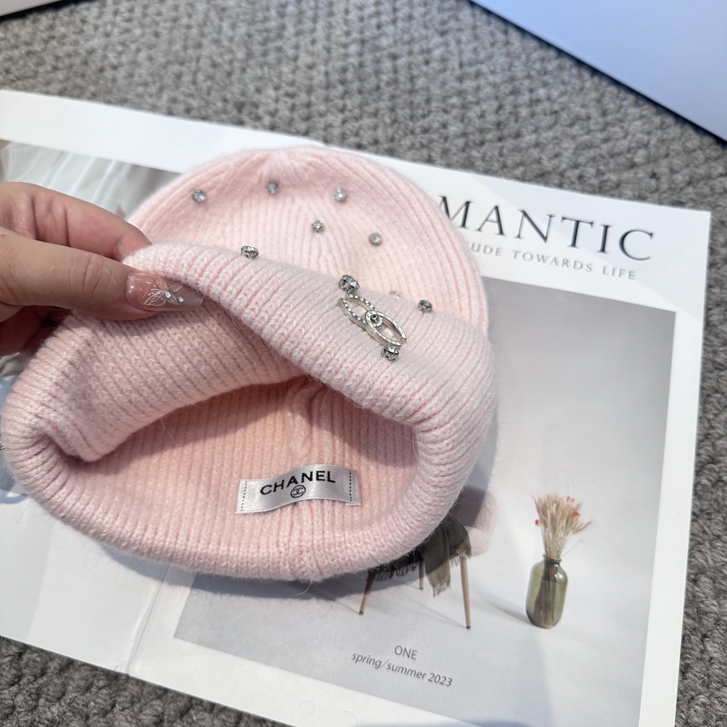  Chanel官网品质香奈儿秋冬网红时尚博主推荐款毛线帽，小红书爆款，手感超柔软舒适的针织线帽，弹性极佳