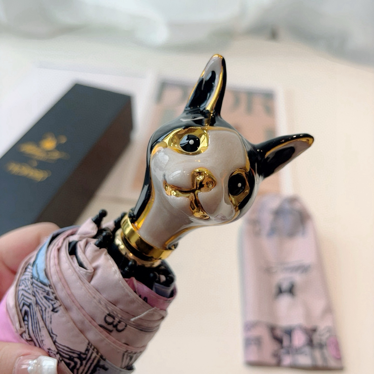   HeburCat 赫本猫 天生娇贵，气质非凡 时尚指数爆表 不论晴天雨天使用都相得益彰 使用进口UV