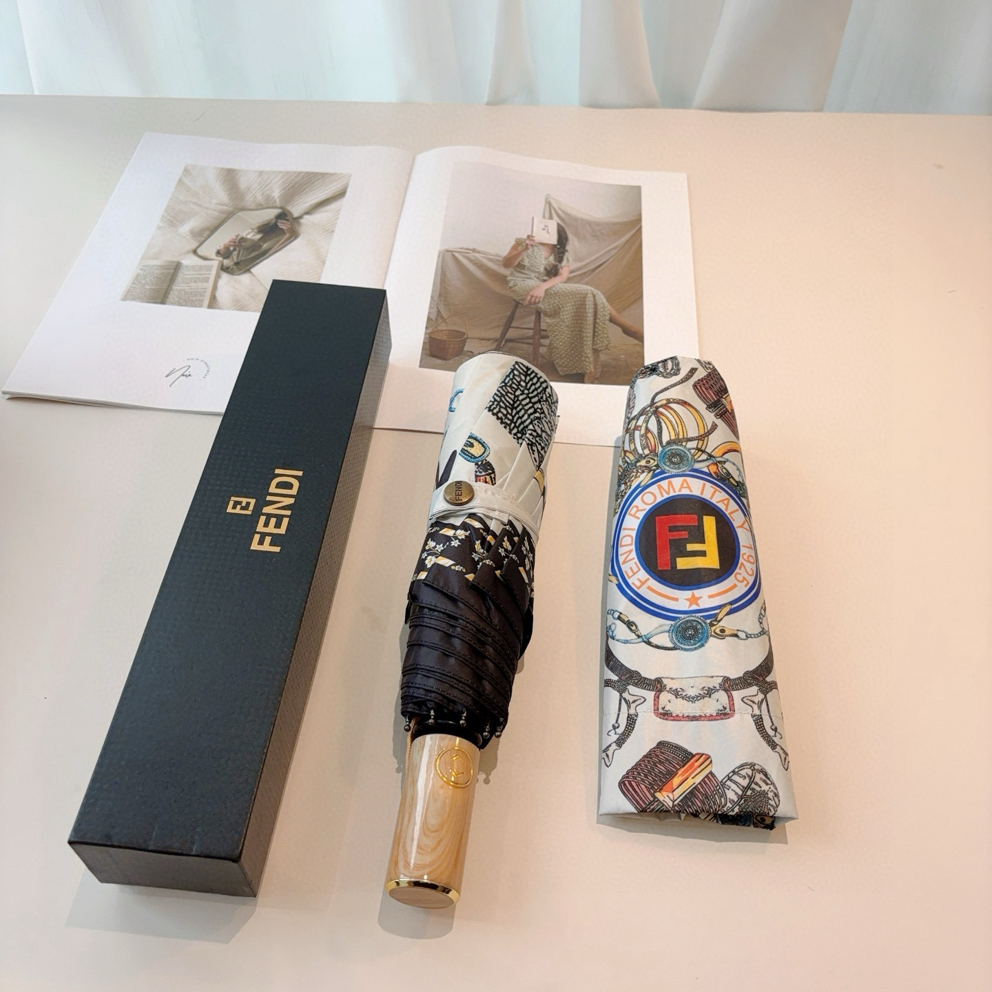  FENDI（芬迪）三折自动折叠晴雨伞 年度最新火爆单品  原单代工级品质 第一代210T碰击布防嗮拒水
