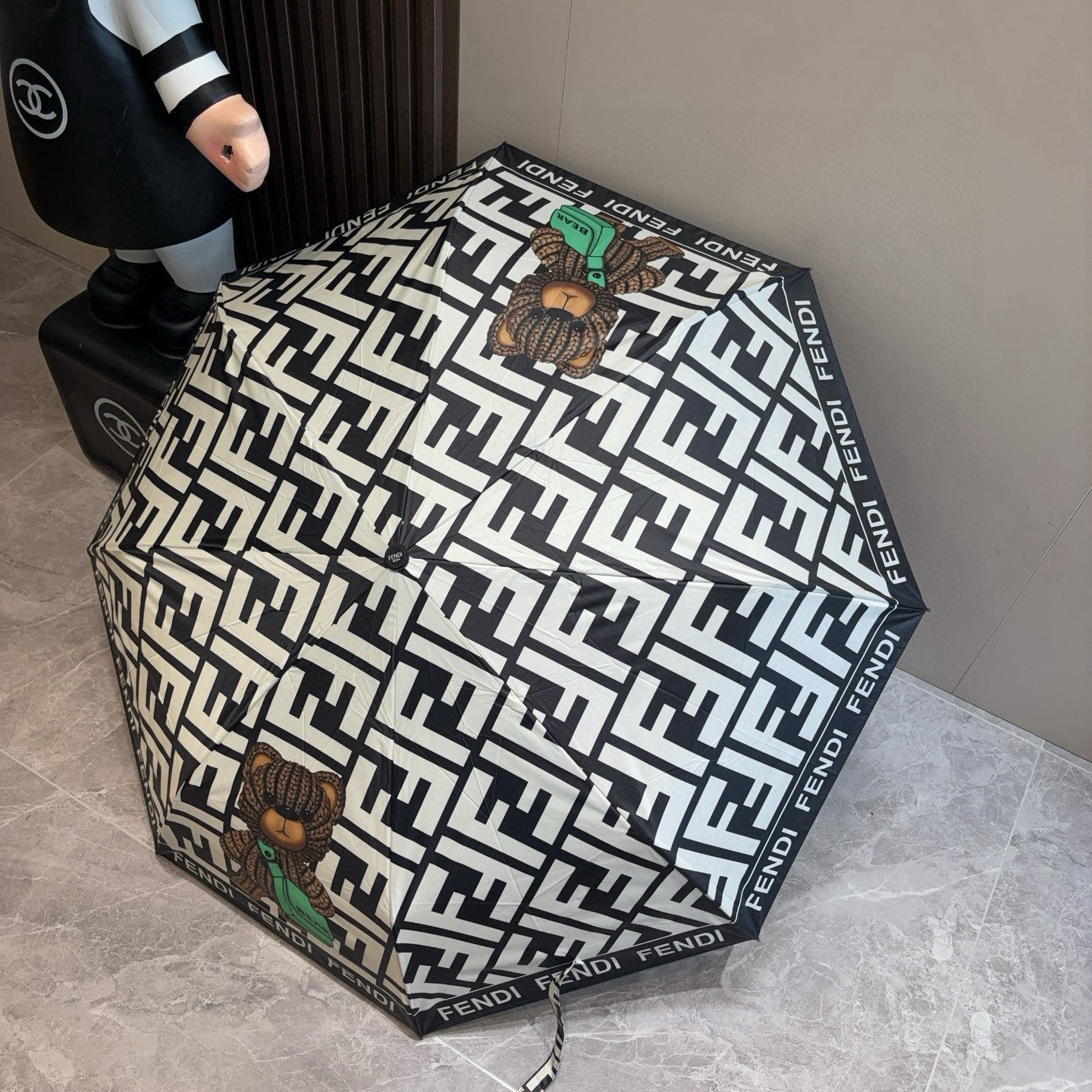  FENDI（芬迪）三折自动折叠晴雨伞 年度最新火爆单品  原单代工级品质 第一代210T碰击布防嗮拒水