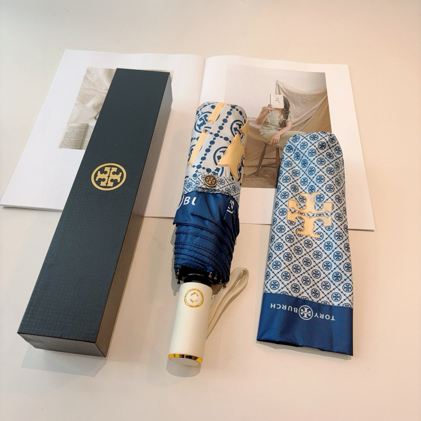  Tory Burch（托里伯奇）三折全自动开收黑胶遮阳防晒 UV晴雨伞 缩骨遮雨伞玫瑰玫瑰独家首发！给