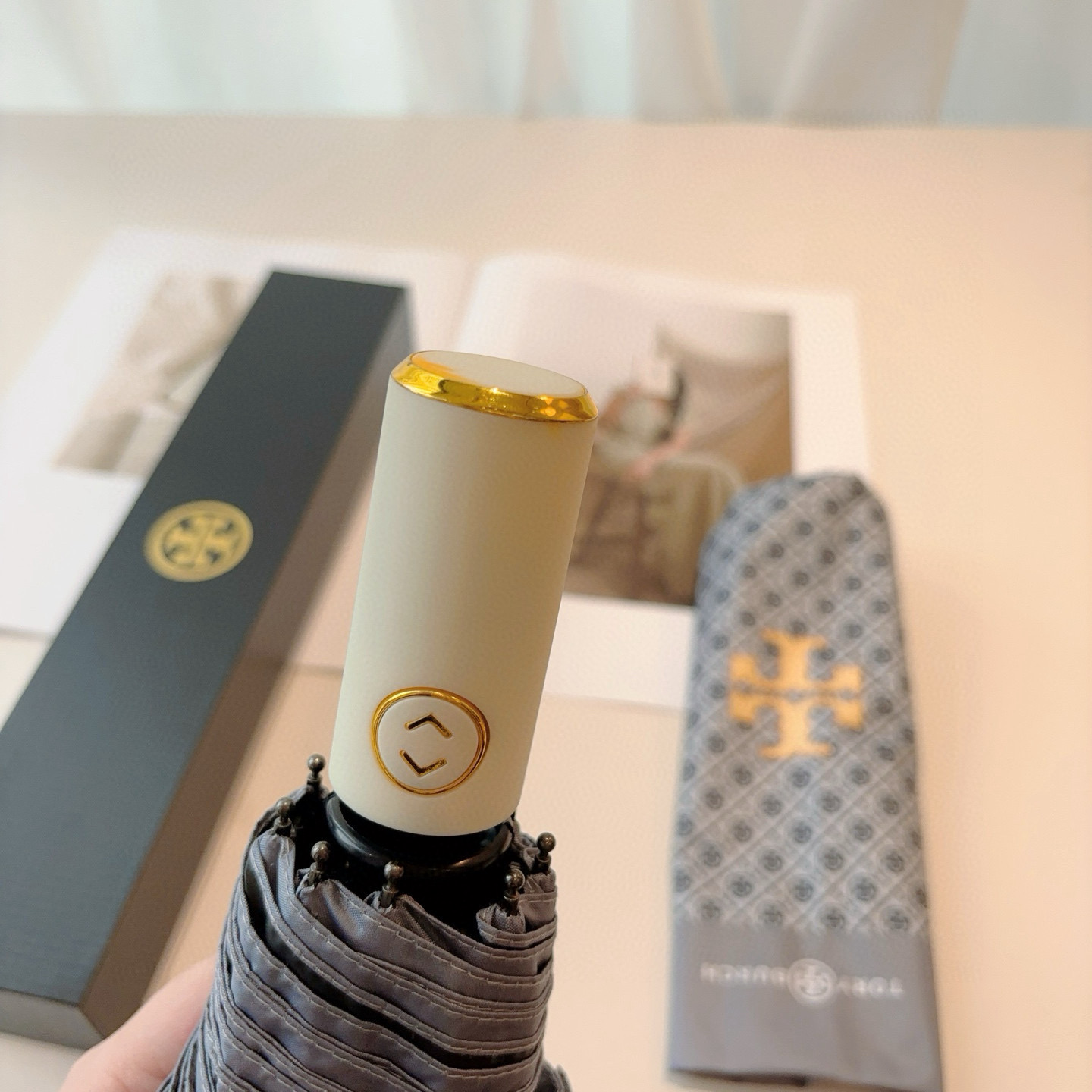  Tory Burch（托里伯奇）三折全自动开收黑胶遮阳防晒 UV晴雨伞 缩骨遮雨伞玫瑰玫瑰独家首发！给