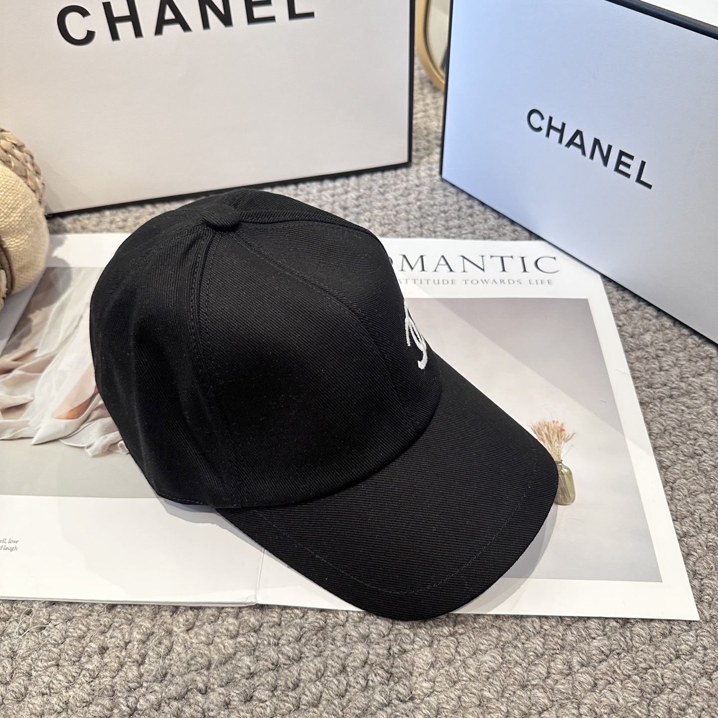 CHANEL香奈儿 新款别针内花 简约刺绣logo棒球帽，新款出货，大牌款超好搭配，赶紧入手！3色