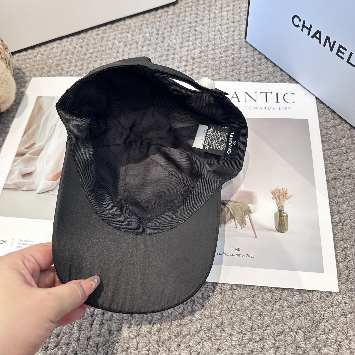 CHANEL香奈儿 新款珍珠尾扣 简约刺绣logo棒球帽，新款出货，大牌款超好搭配，赶紧入手！