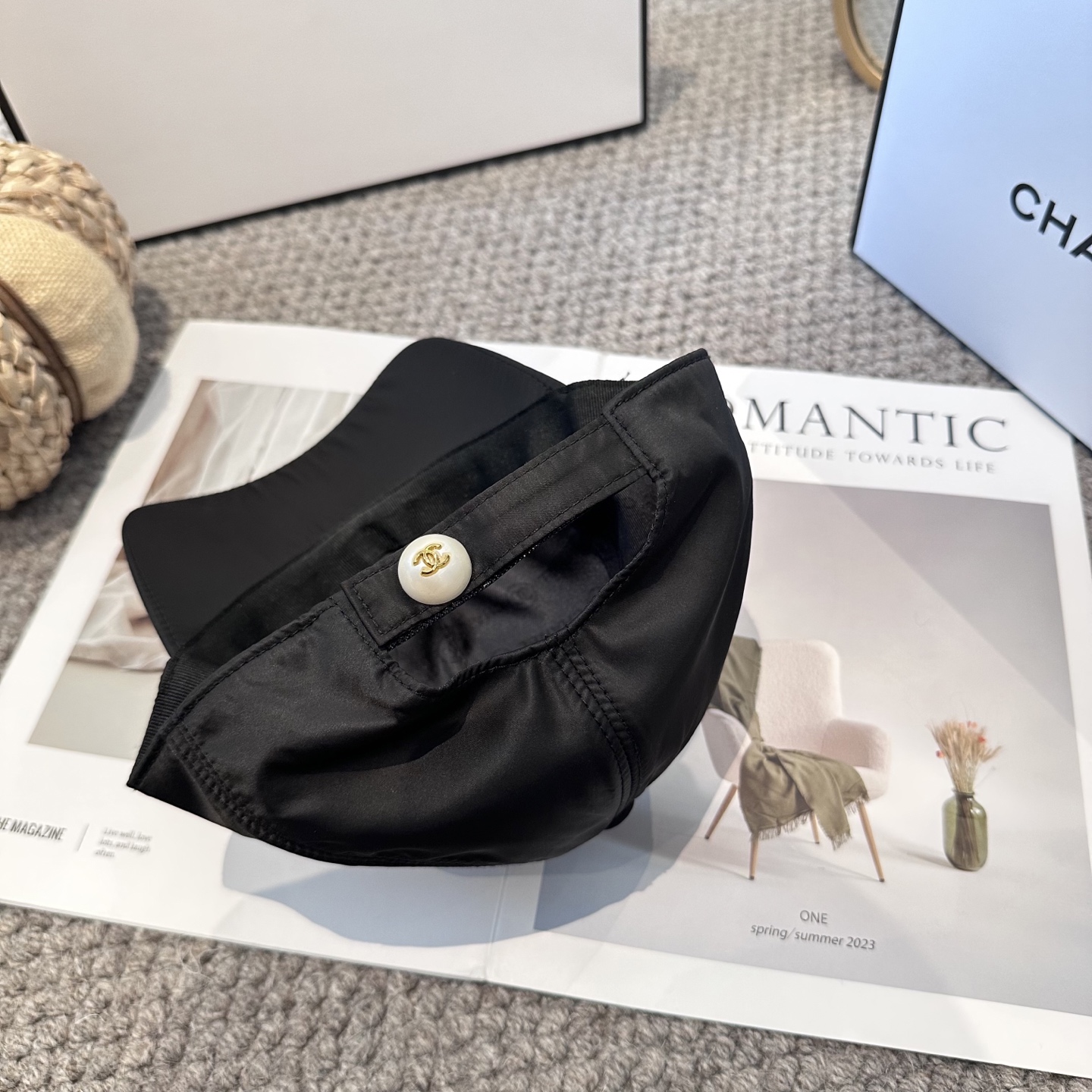 CHANEL香奈儿 新款珍珠尾扣 简约刺绣logo棒球帽，新款出货，大牌款超好搭配，赶紧入手！