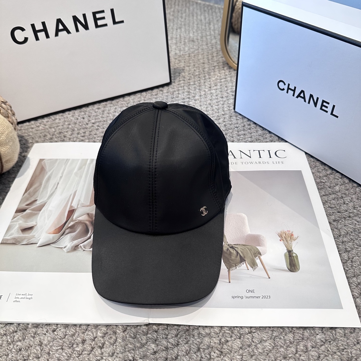 CHANEL香奈儿 新款珍珠尾扣 简约刺绣logo棒球帽，新款出货，大牌款超好搭配，赶紧入手！