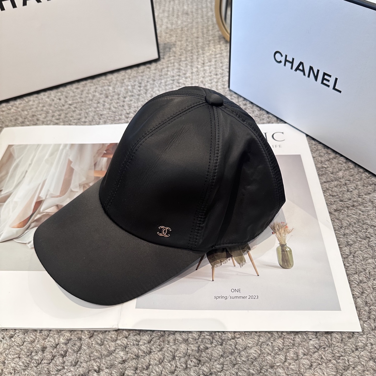 CHANEL香奈儿 新款珍珠尾扣 简约刺绣logo棒球帽，新款出货，大牌款超好搭配，赶紧入手！