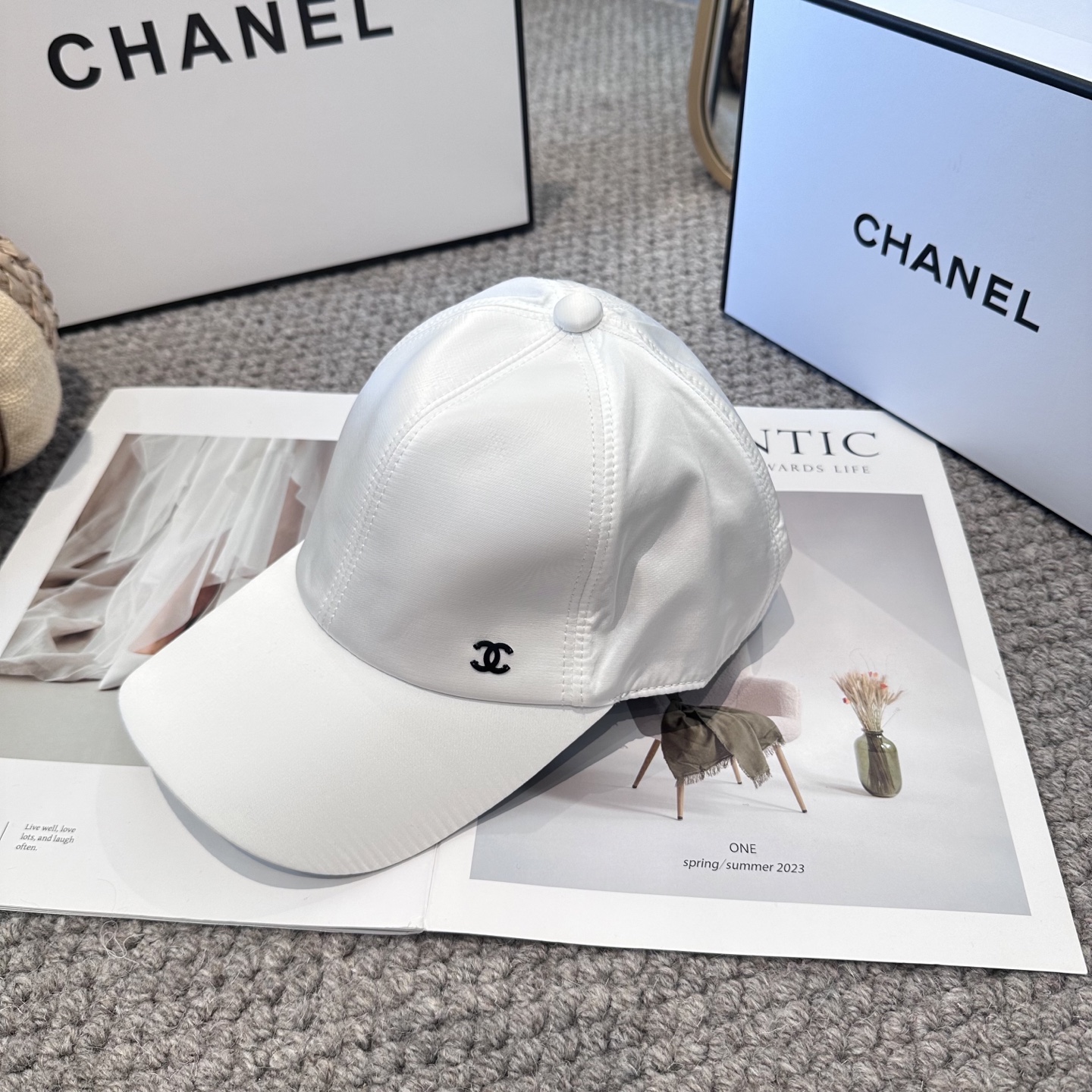 CHANEL香奈儿 新款珍珠尾扣 简约刺绣logo棒球帽，新款出货，大牌款超好搭配，赶紧入手！
