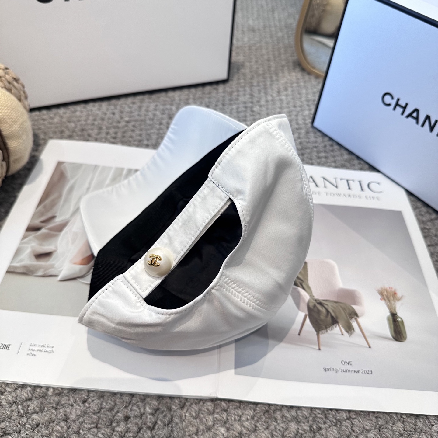 CHANEL香奈儿 新款珍珠尾扣 简约刺绣logo棒球帽，新款出货，大牌款超好搭配，赶紧入手！