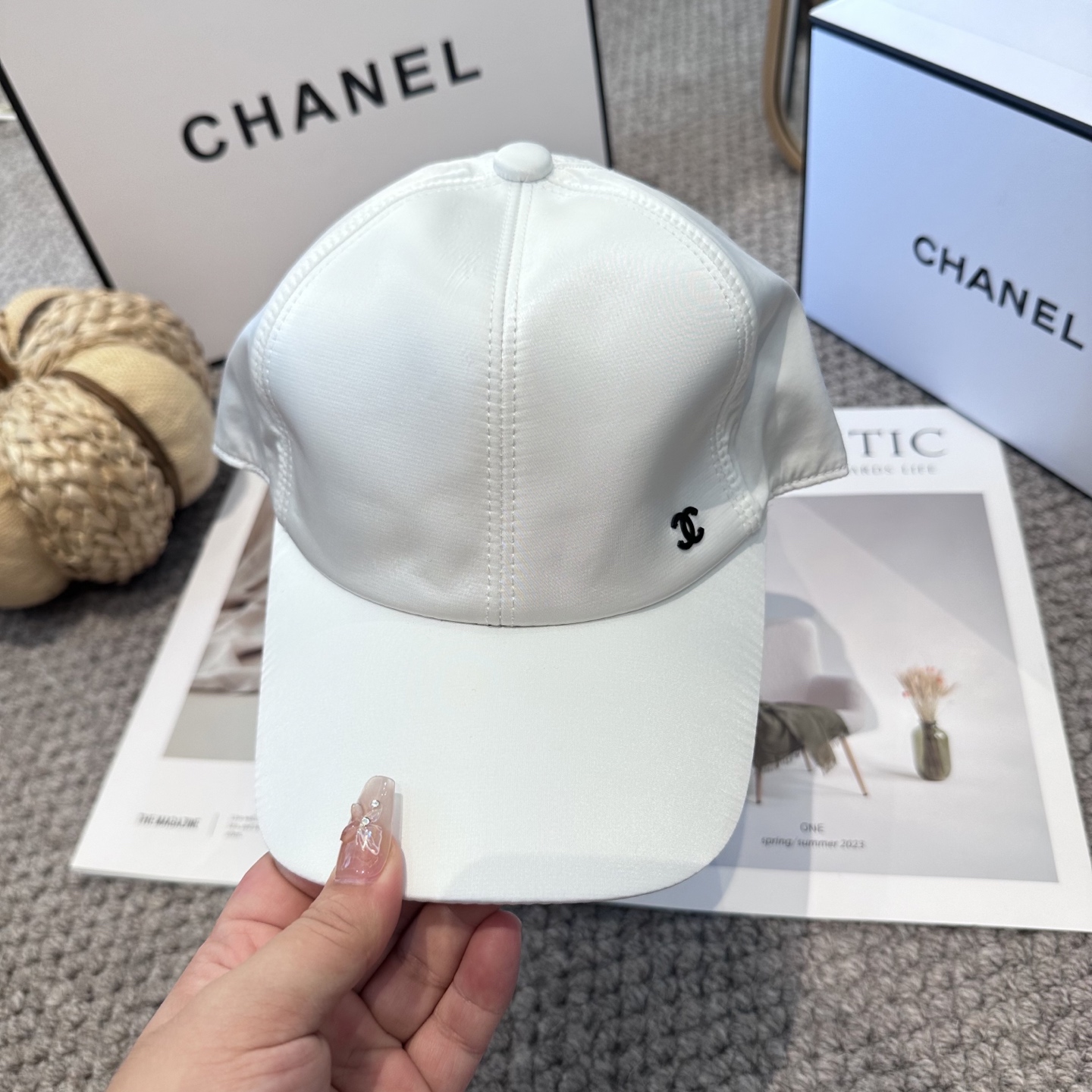 CHANEL香奈儿 新款珍珠尾扣 简约刺绣logo棒球帽，新款出货，大牌款超好搭配，赶紧入手！