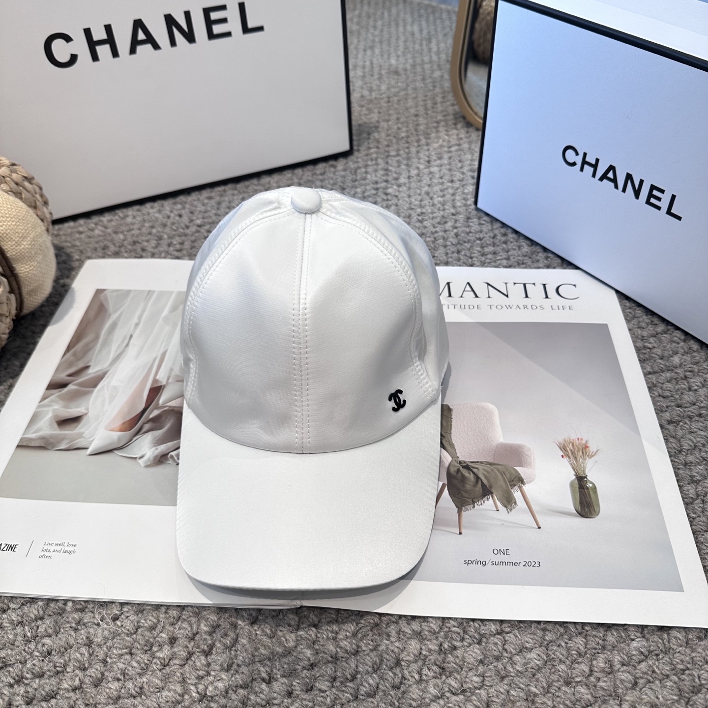 CHANEL香奈儿 新款珍珠尾扣 简约刺绣logo棒球帽，新款出货，大牌款超好搭配，赶紧入手！