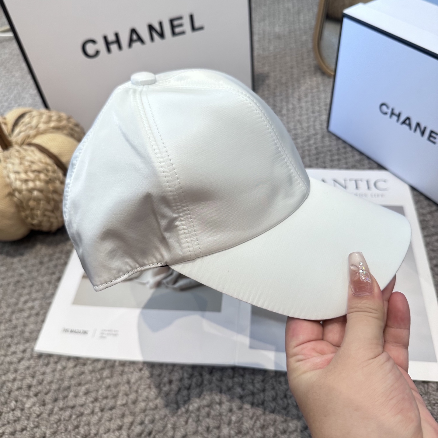 CHANEL香奈儿 新款珍珠尾扣 简约刺绣logo棒球帽，新款出货，大牌款超好搭配，赶紧入手！